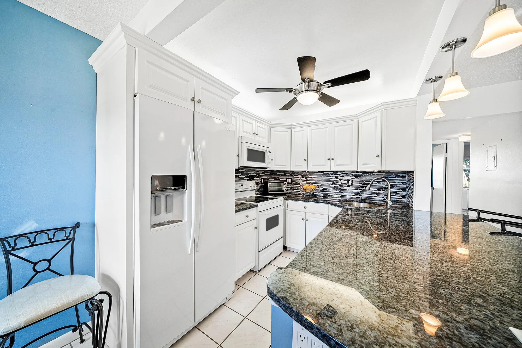 Property Slideshow image 4 of 28 | 203 coventry i # 203, West Palm Beach, FL, 33417