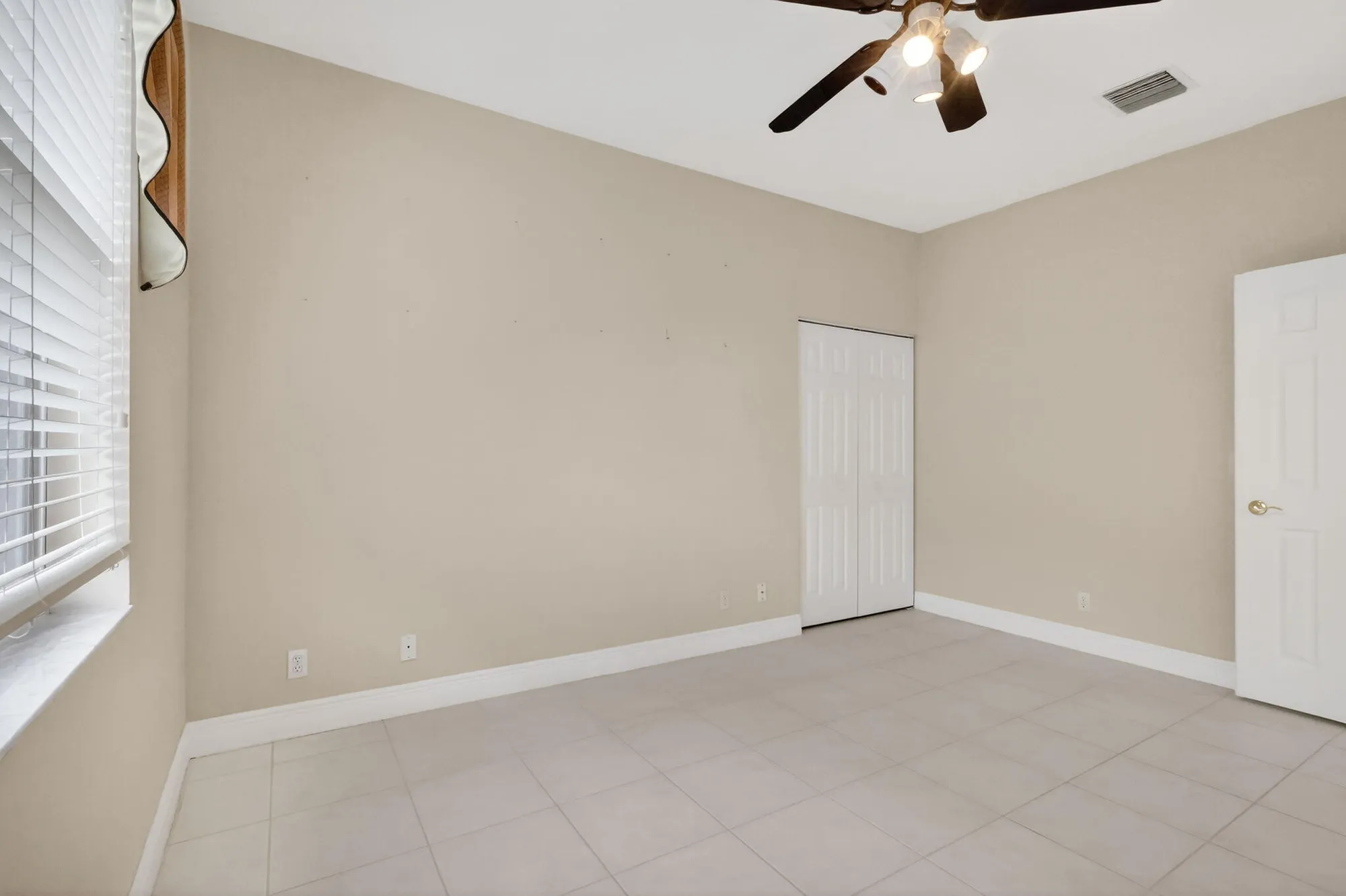 Property Slideshow image 28 of 37 | 10564 royal caribbean cir, Boynton Beach, FL, 33437