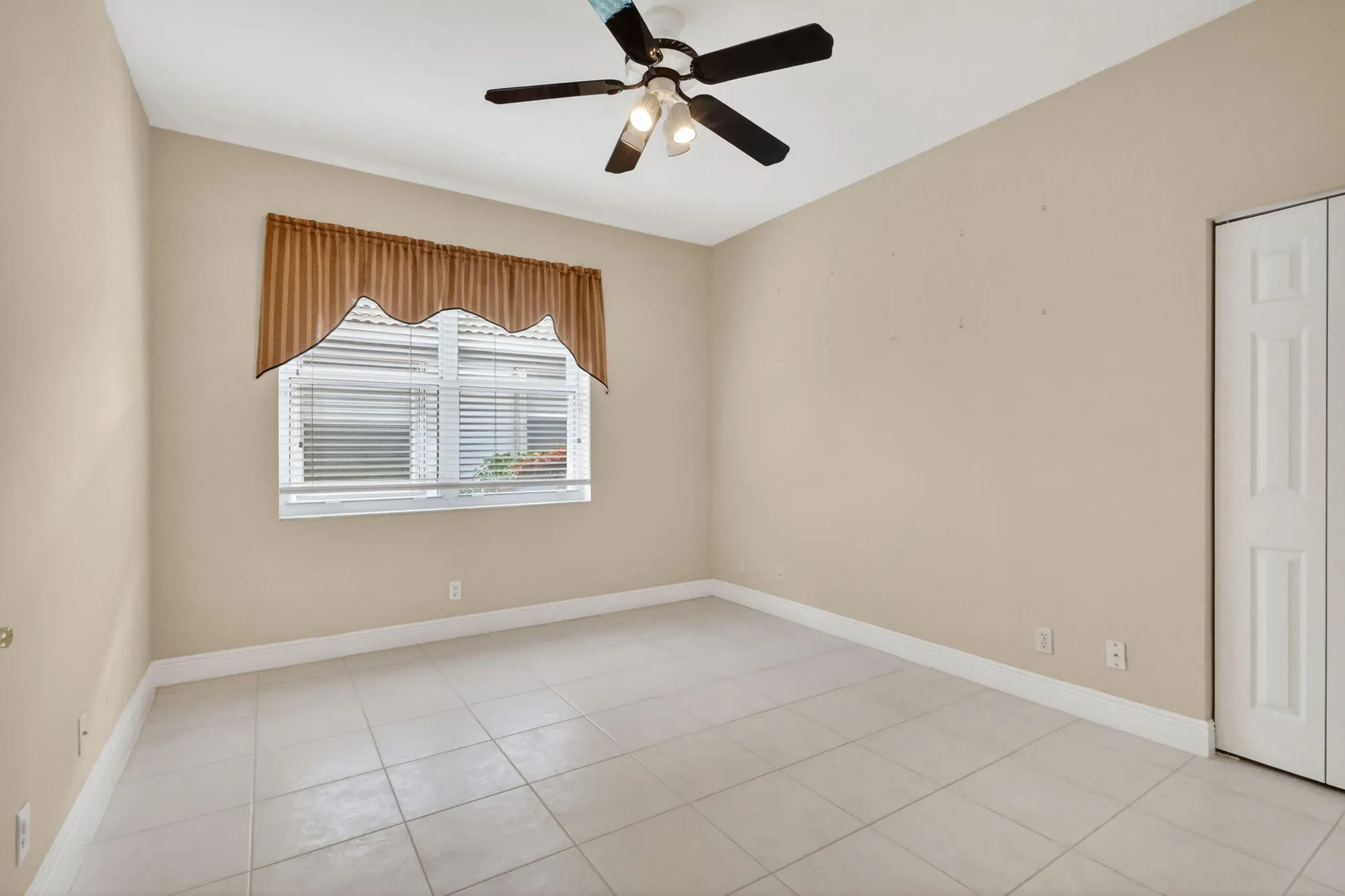 Property Slideshow image 27 of 37 | 10564 royal caribbean cir, Boynton Beach, FL, 33437