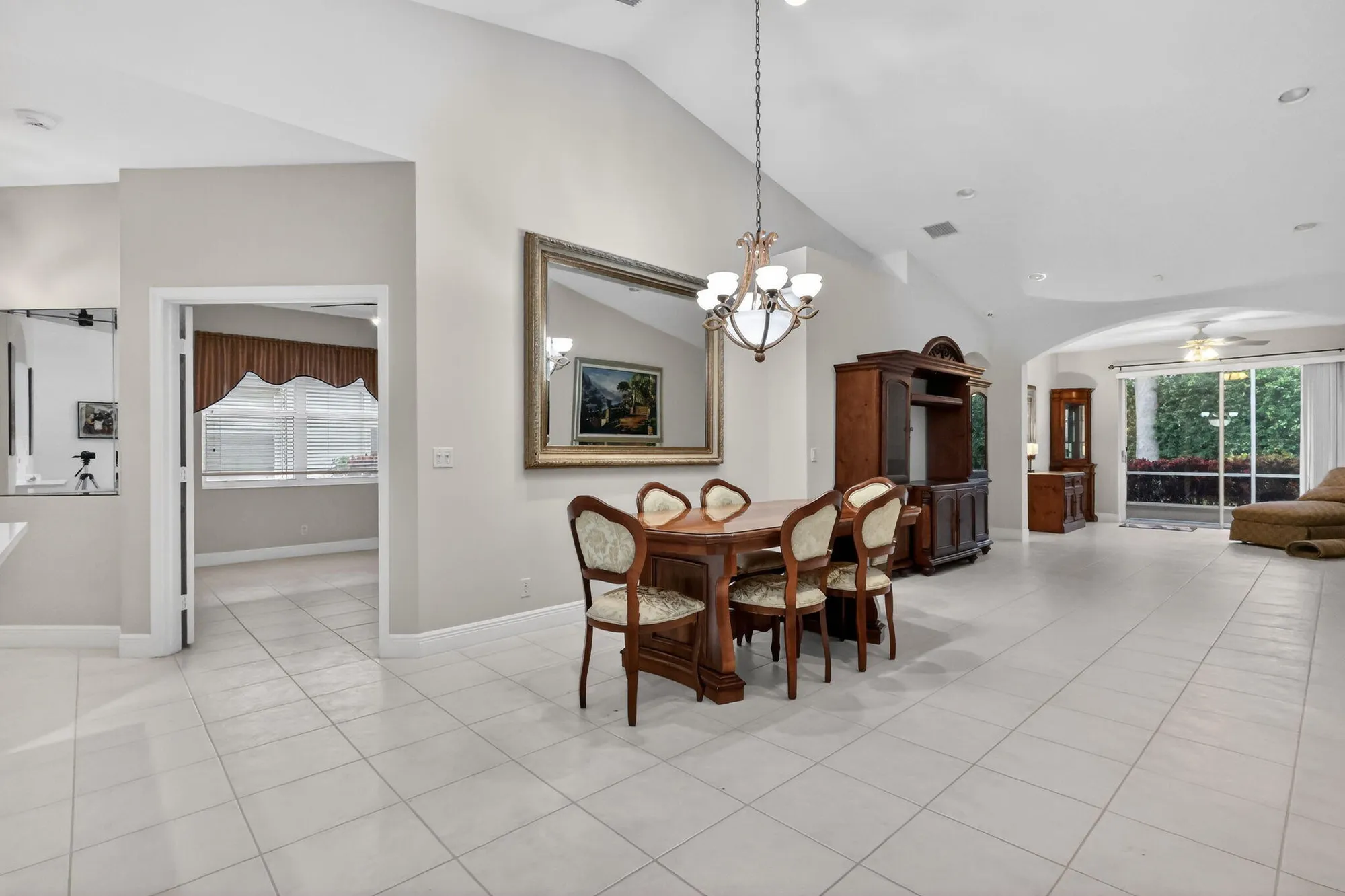 Property Slideshow image 13 of 37 | 10564 royal caribbean cir, Boynton Beach, FL, 33437