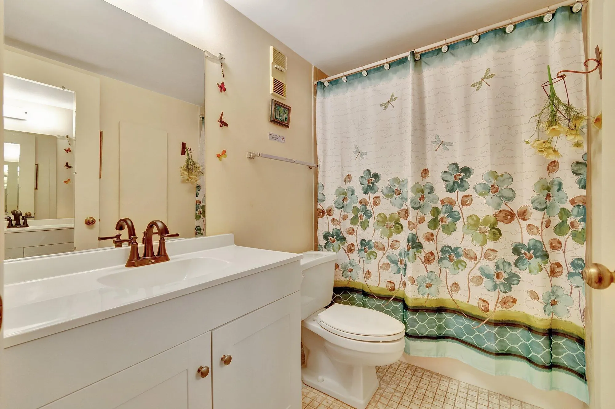 Property Slideshow image 18 of 51 | 6850 10th ave 408, Lake Worth, FL, 33467