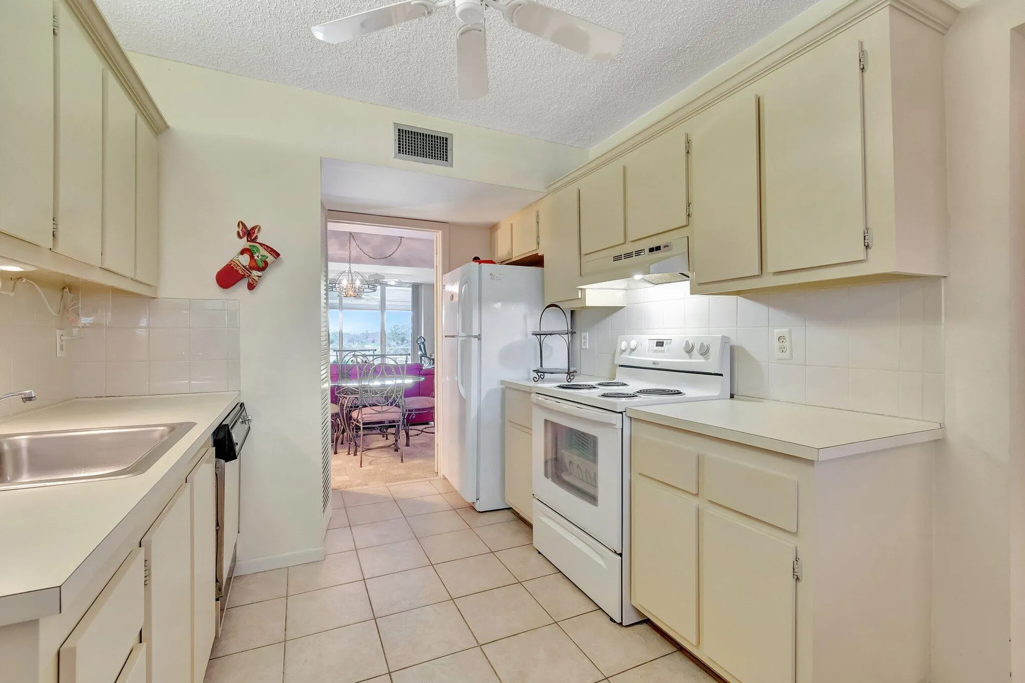 Property Slideshow image 12 of 51 | 6850 10th ave 408, Lake Worth, FL, 33467