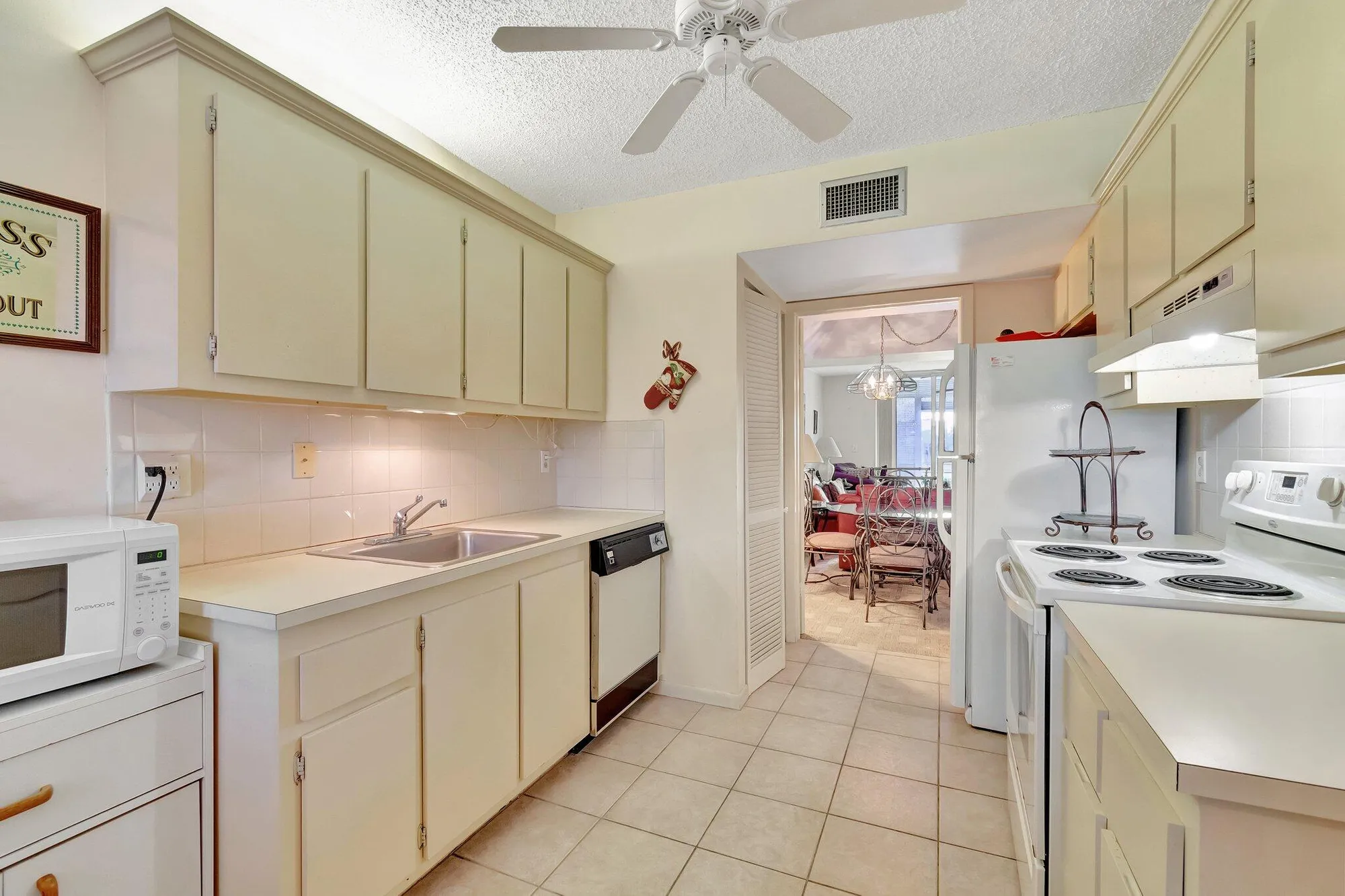 Property Slideshow image 13 of 51 | 6850 10th ave 408, Lake Worth, FL, 33467