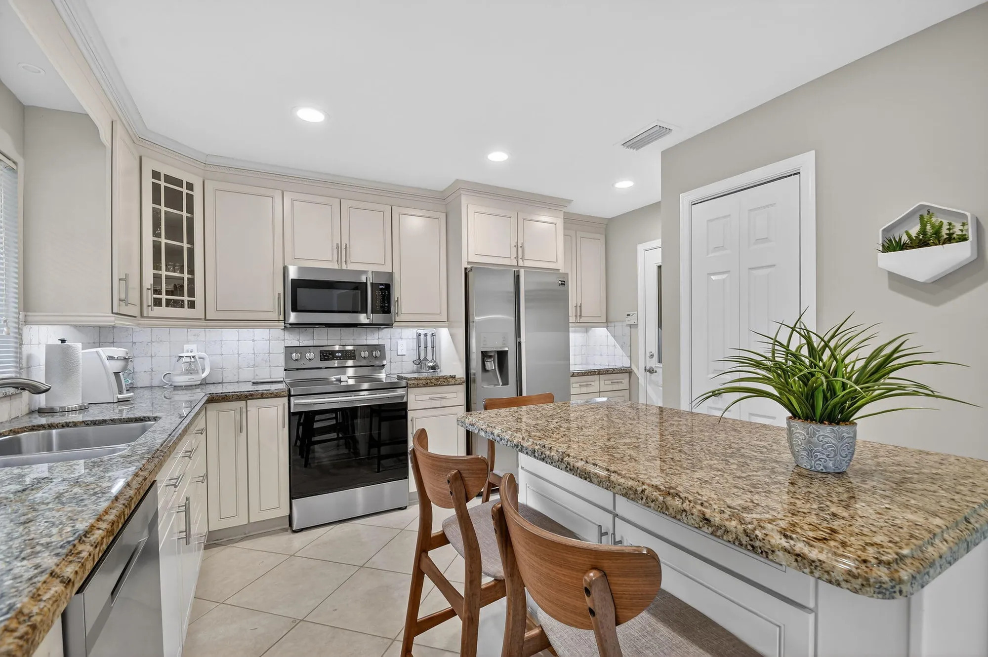 Property Slideshow image 20 of 71 | 4723 storkwood ln a, Boynton Beach, FL, 33436