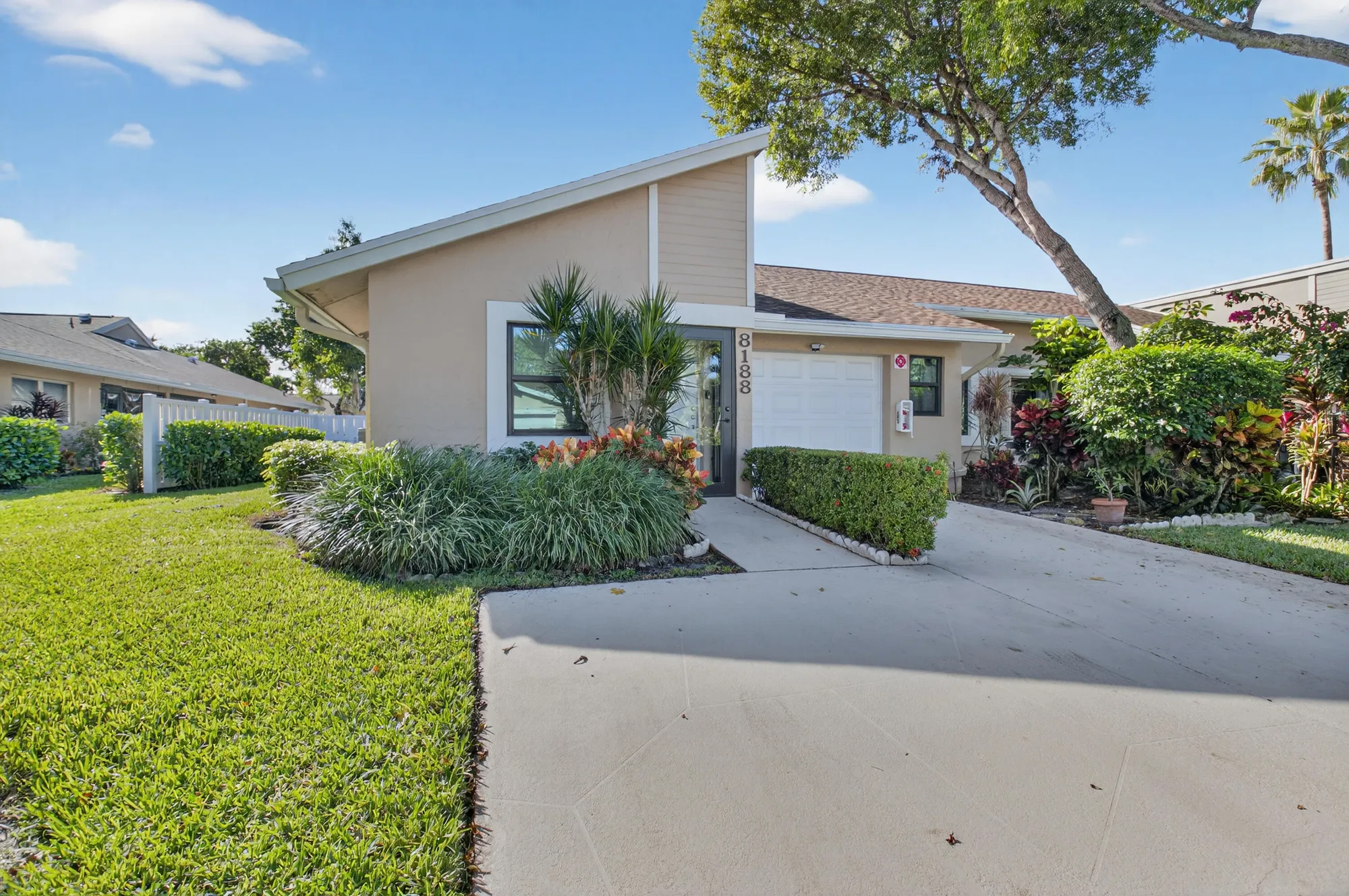 Property Slideshow image 3 of 47 | 8188 sweetbriar way, Boca Raton, FL, 33496