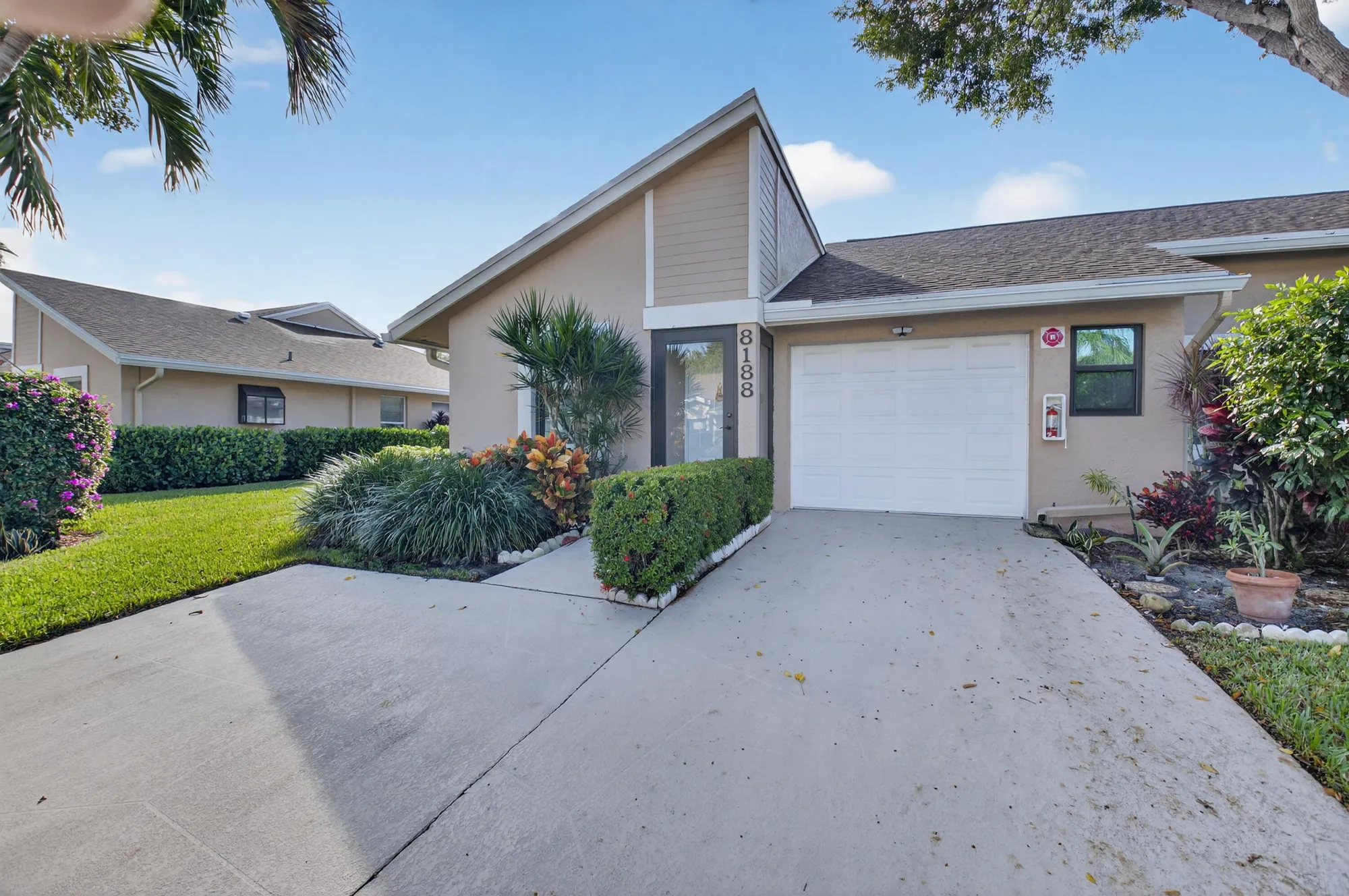 Property Slideshow image 2 of 47 | 8188 sweetbriar way, Boca Raton, FL, 33496