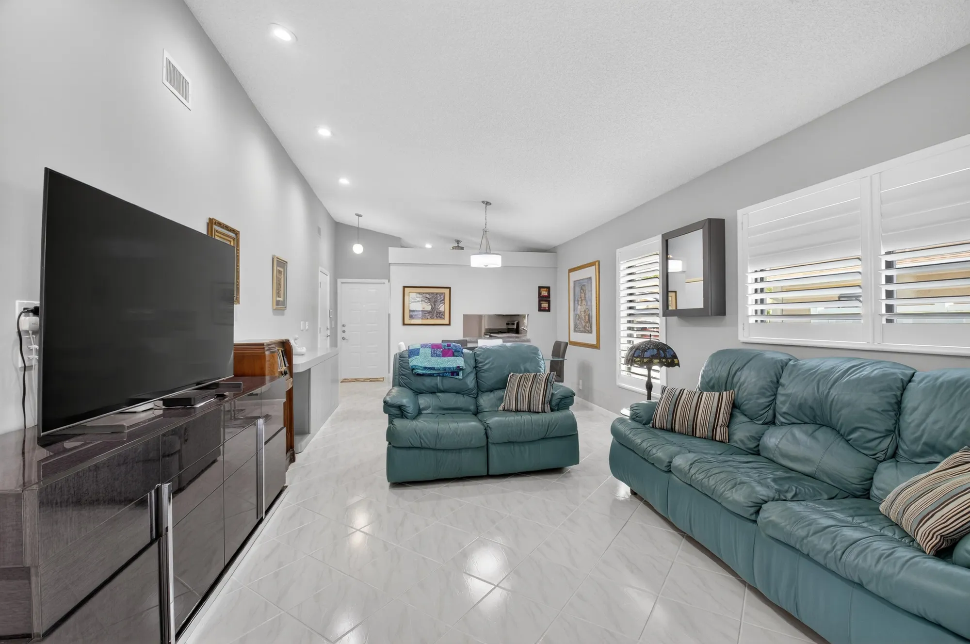 Property Slideshow image 10 of 47 | 8188 sweetbriar way, Boca Raton, FL, 33496