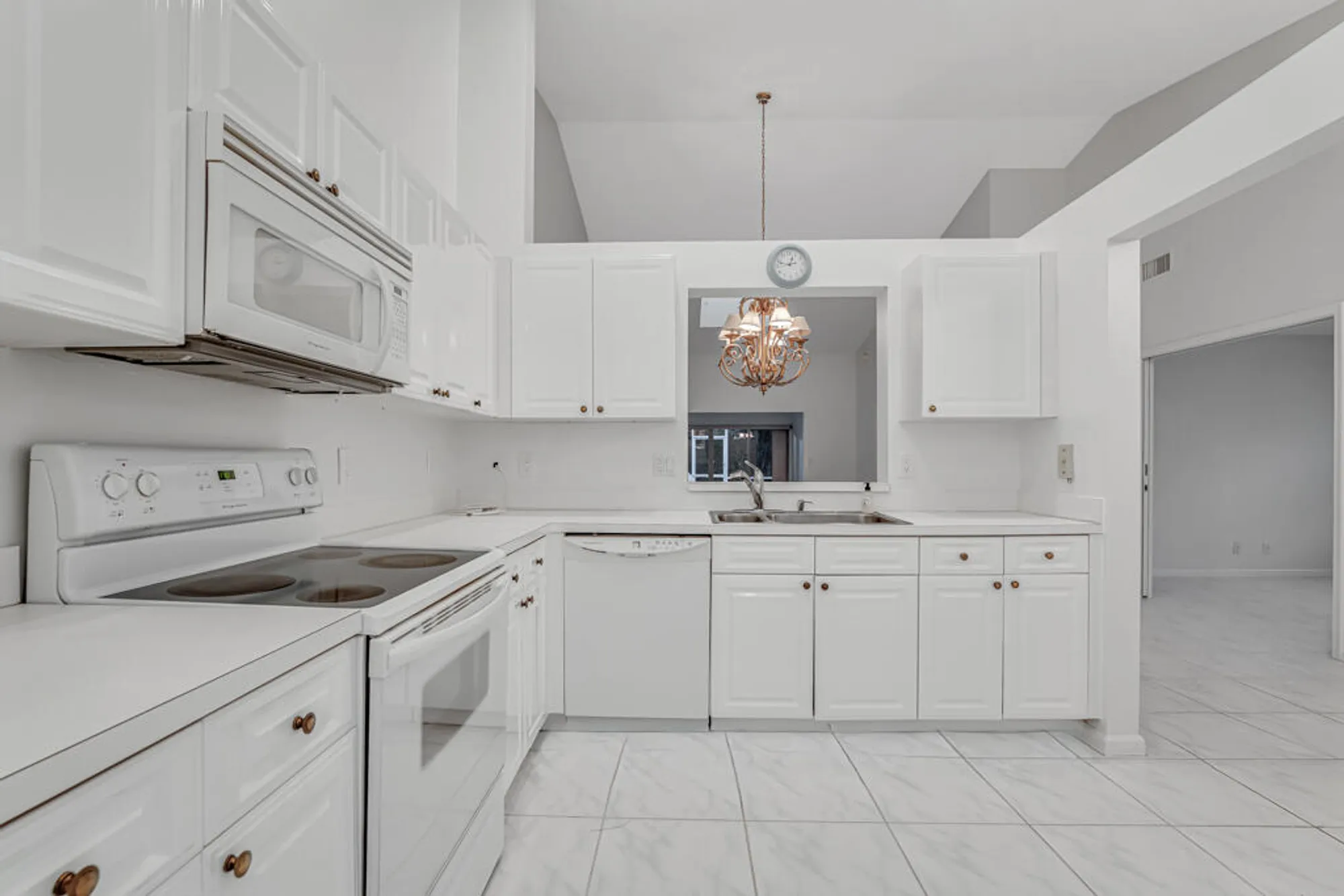 Property Slideshow image 19 of 77 | 7043 summer tree dr, Boynton Beach, FL, 33437