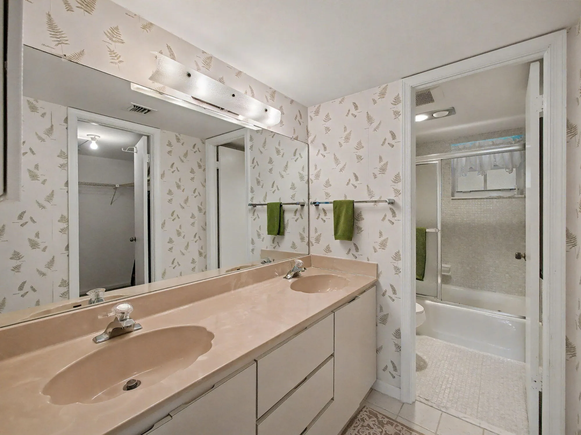 Property Slideshow image 11 of 30 | 1205 sandy ln 246, Riviera Beach, FL, 33404