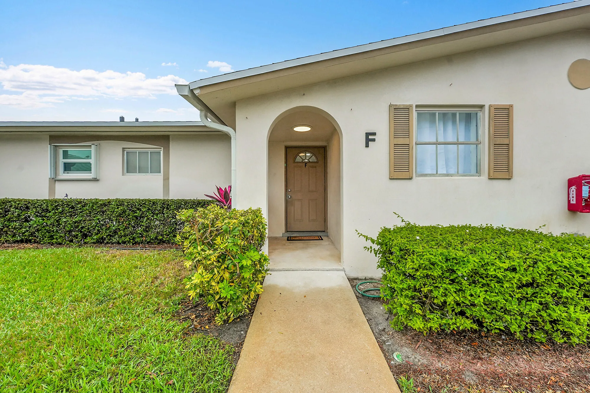 Property Slideshow image 10 of 22 | 5043 cresthaven blvd f, West Palm Beach, FL, 33415