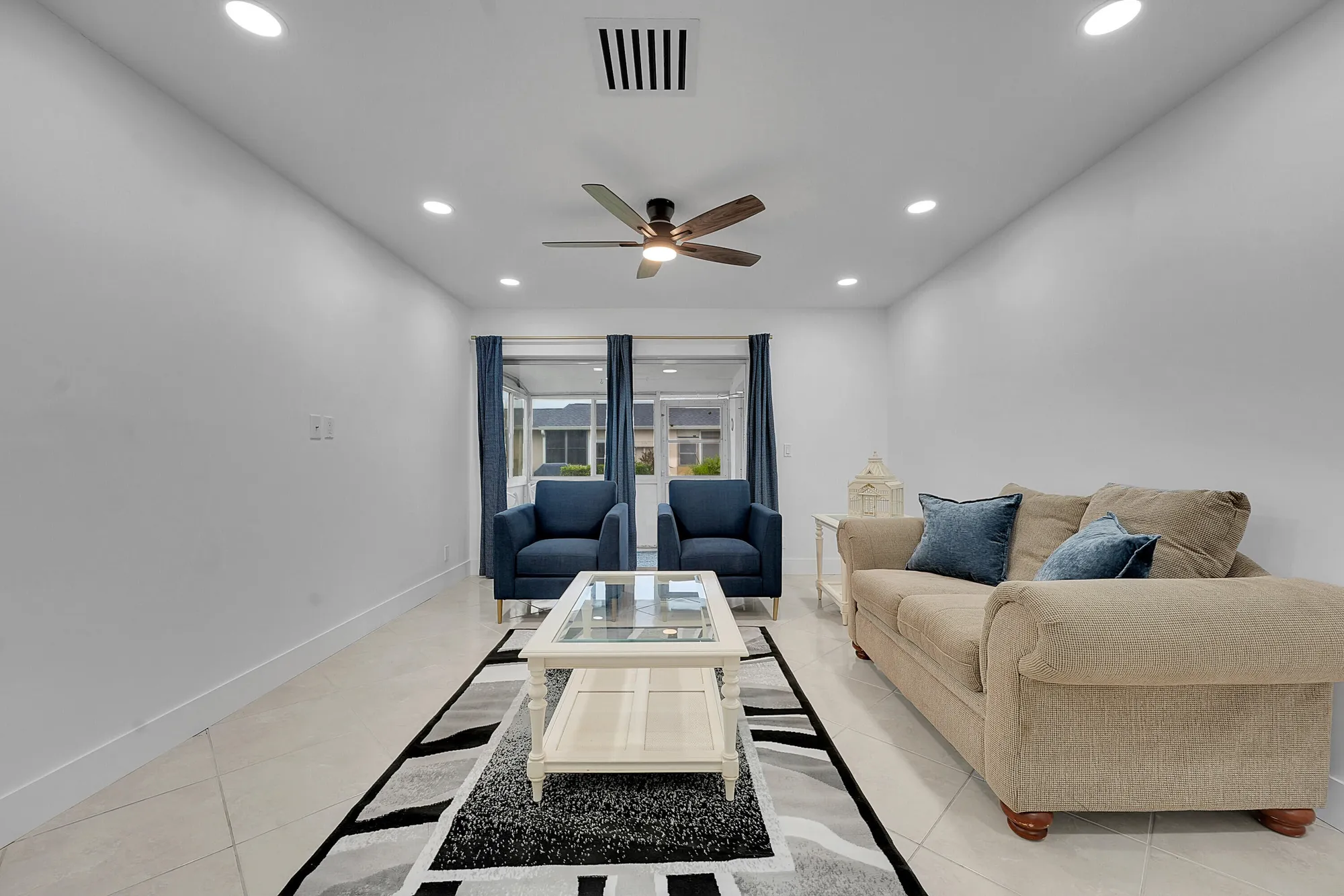 Property Slideshow image 2 of 22 | 5043 cresthaven blvd f, West Palm Beach, FL, 33415