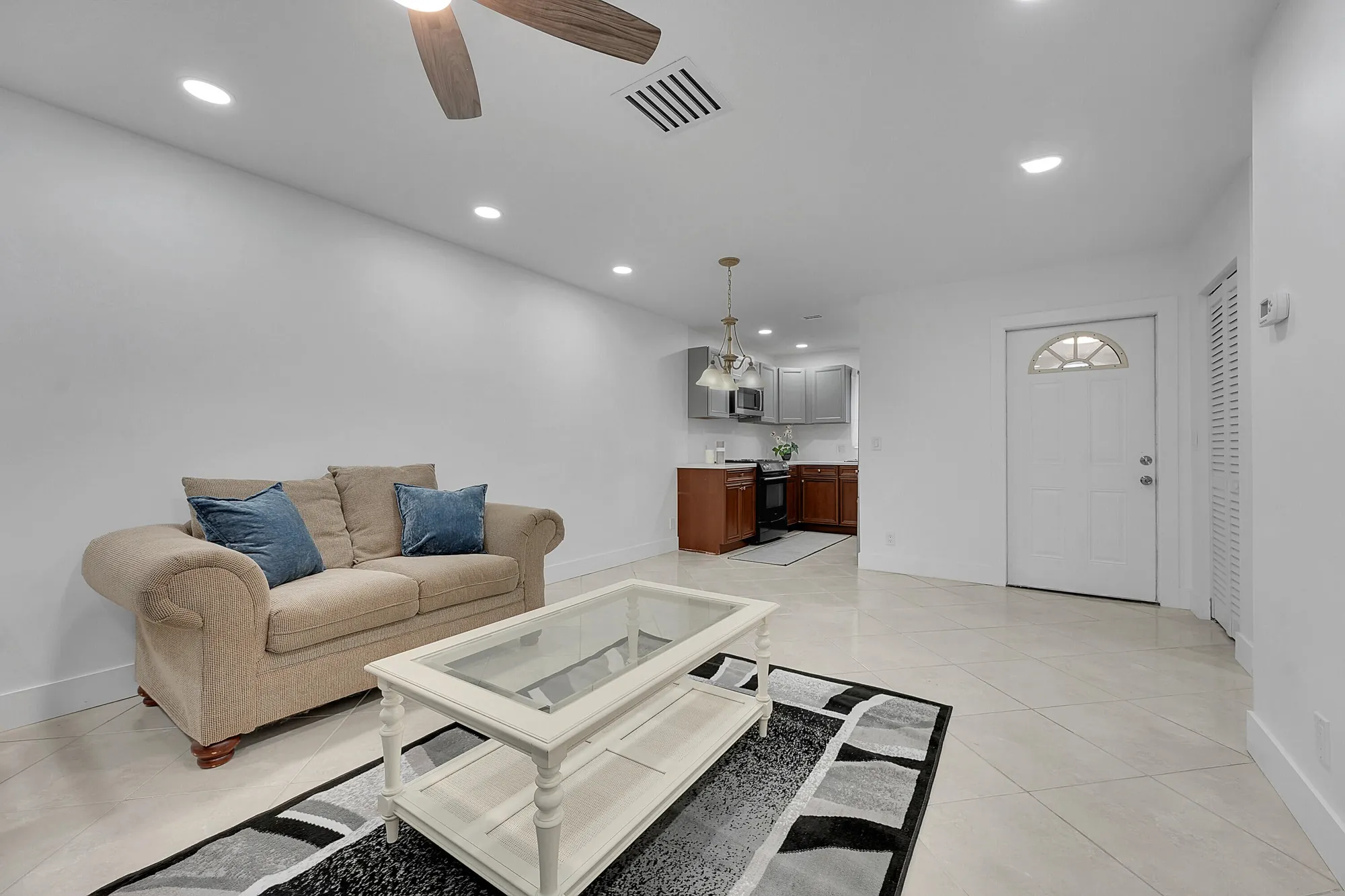 Property Slideshow image 13 of 22 | 5043 cresthaven blvd f, West Palm Beach, FL, 33415