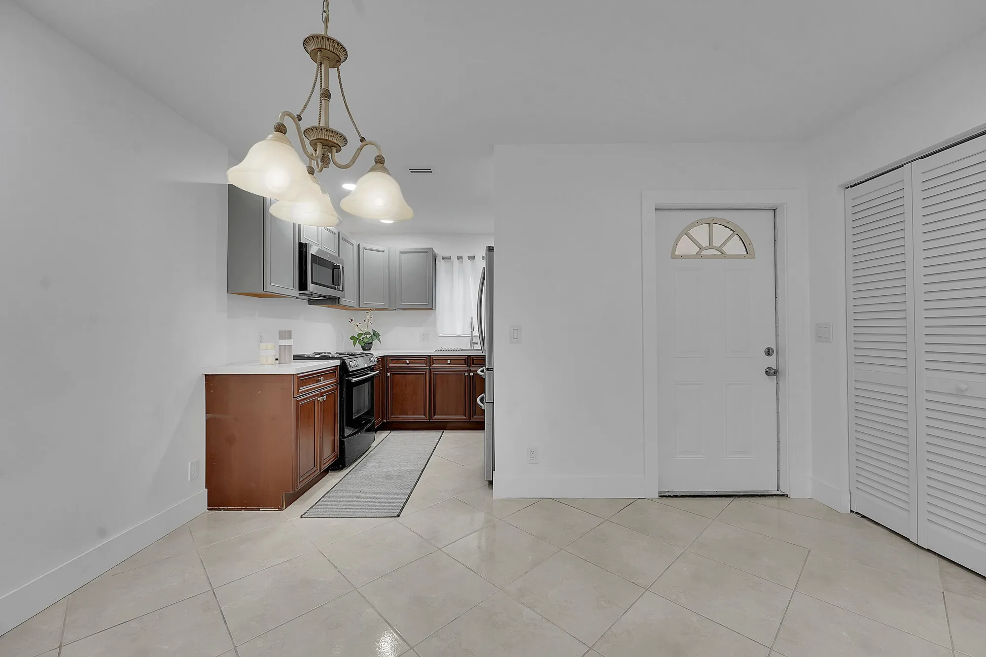 Property Slideshow image 14 of 22 | 5043 cresthaven blvd f, West Palm Beach, FL, 33415