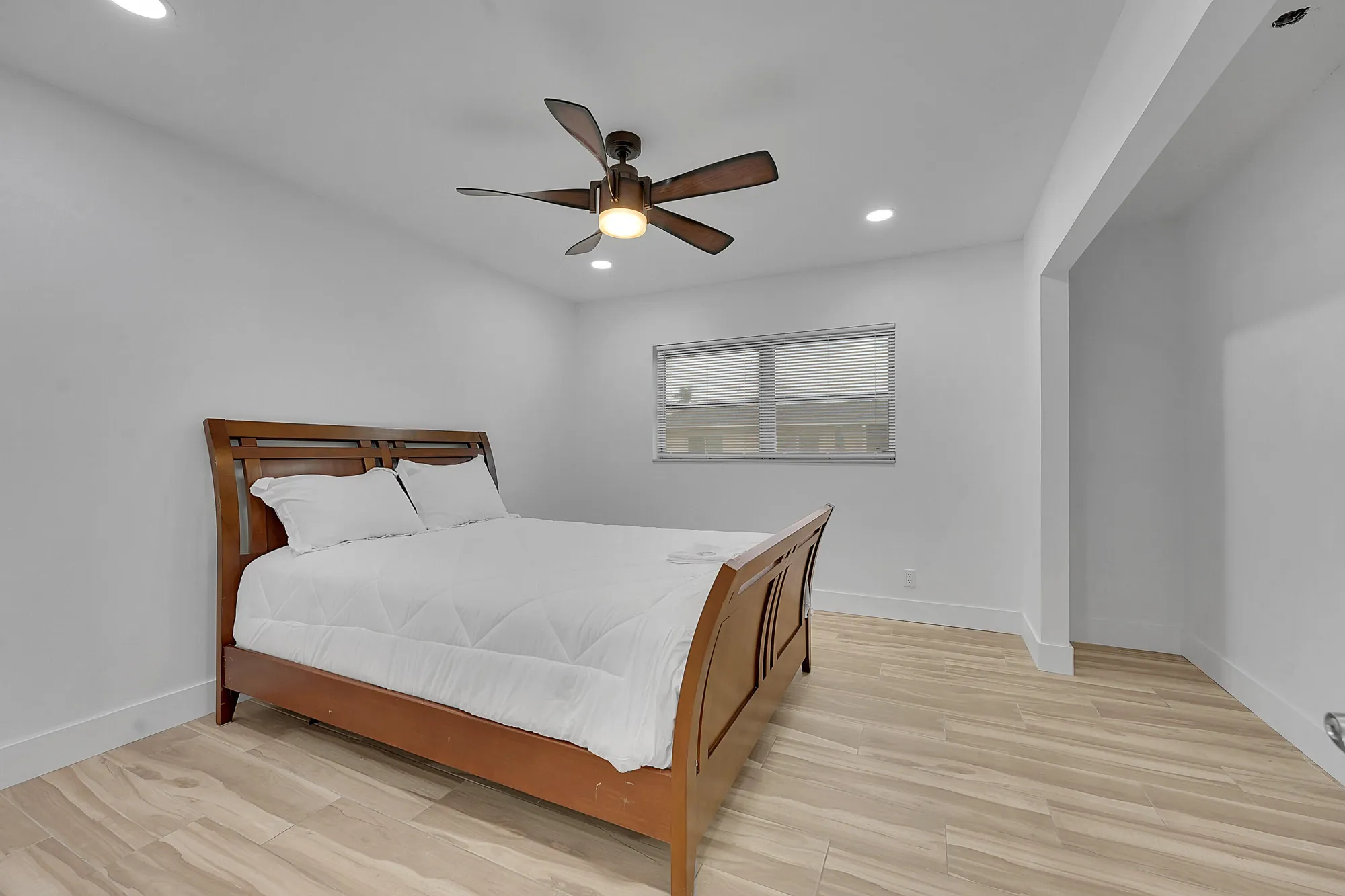 Property Slideshow image 4 of 22 | 5043 cresthaven blvd f, West Palm Beach, FL, 33415