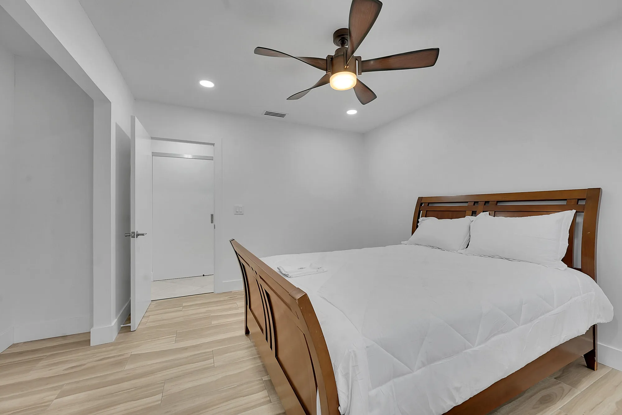 Property Slideshow image 16 of 22 | 5043 cresthaven blvd f, West Palm Beach, FL, 33415