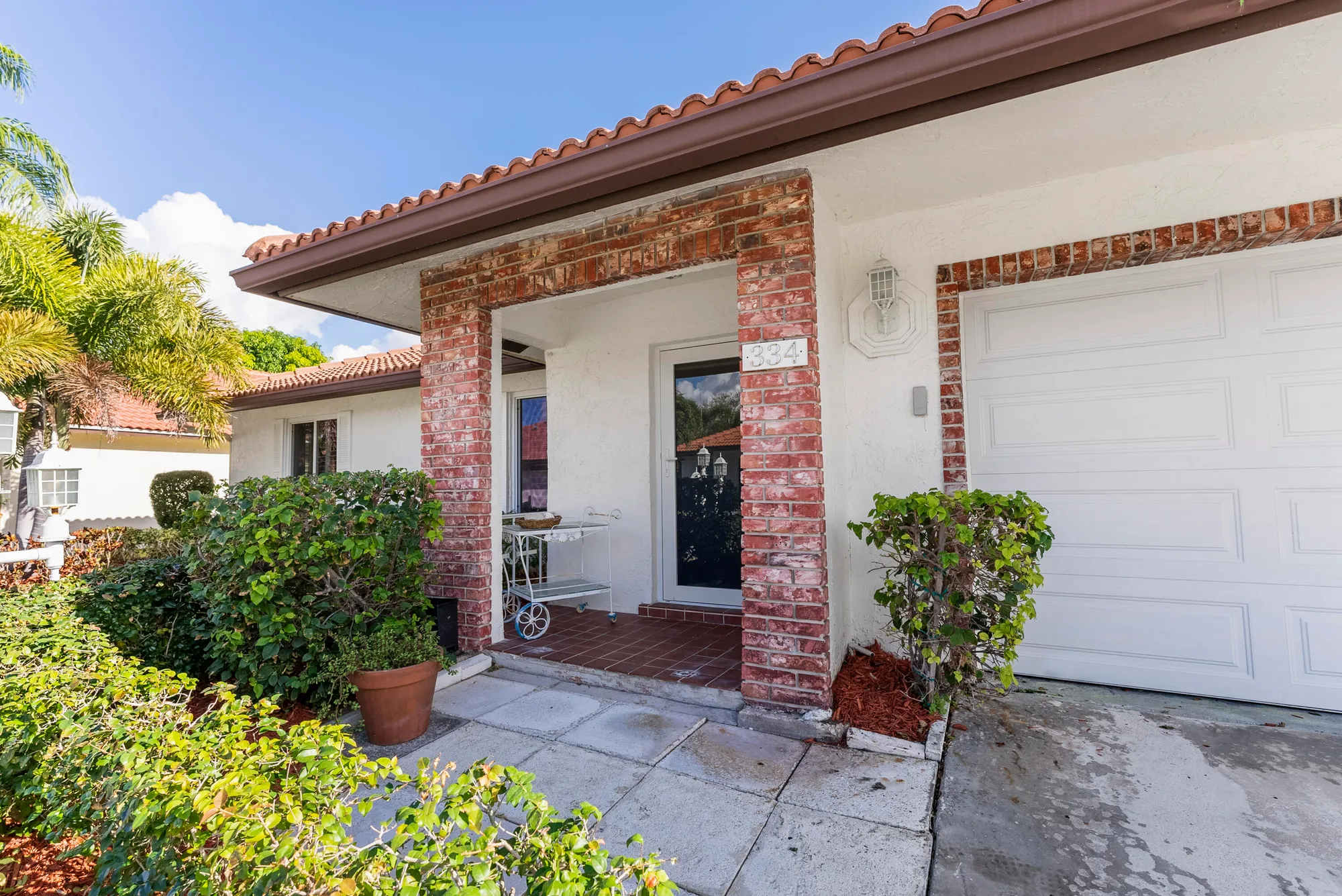 Property Slideshow image 5 of 48 | 334 nw 42nd st, Boca Raton, FL, 33431