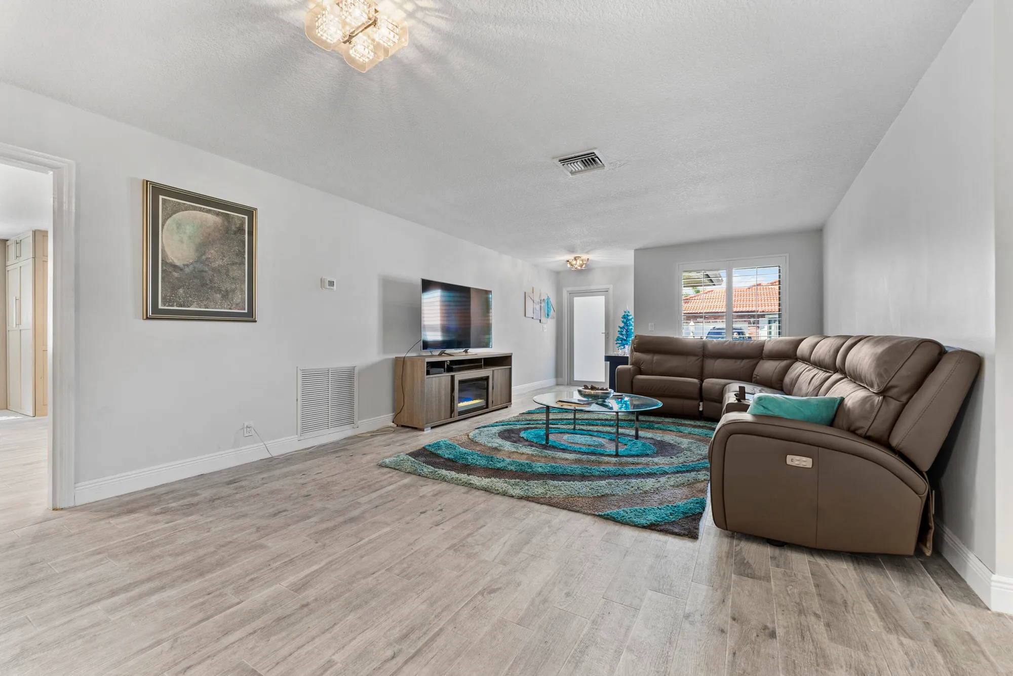 Property Slideshow image 13 of 48 | 334 nw 42nd st, Boca Raton, FL, 33431