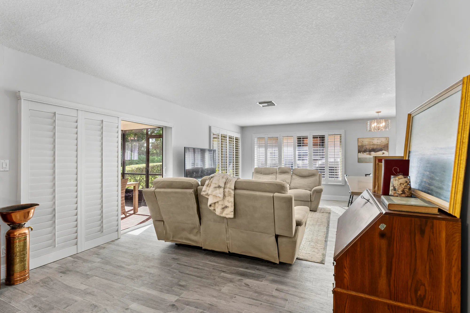 Property Slideshow image 18 of 48 | 334 nw 42nd st, Boca Raton, FL, 33431