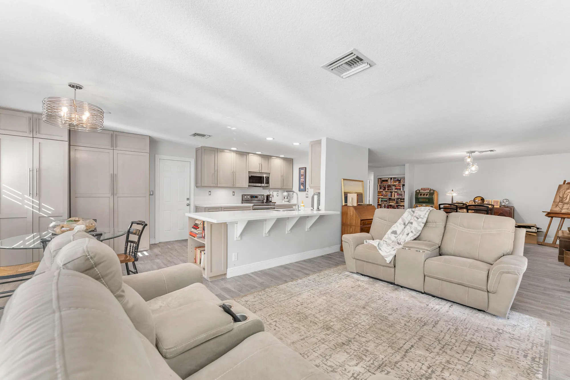 Property Slideshow image 19 of 48 | 334 nw 42nd st, Boca Raton, FL, 33431