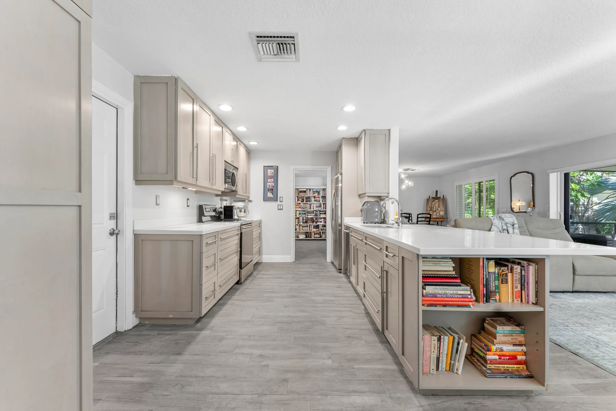 Property Slideshow image 20 of 48 | 334 nw 42nd st, Boca Raton, FL, 33431