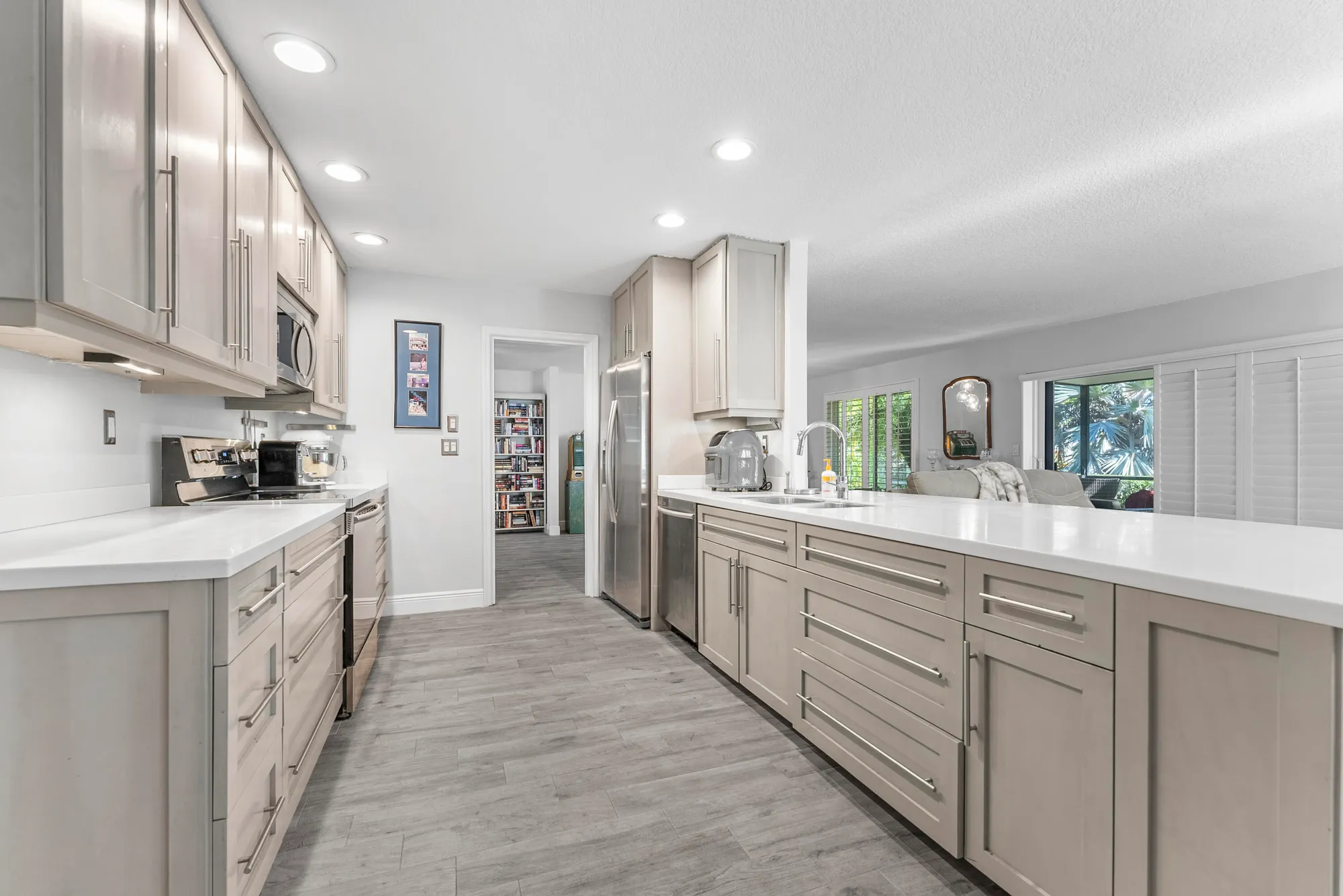 Property Slideshow image 21 of 48 | 334 nw 42nd st, Boca Raton, FL, 33431