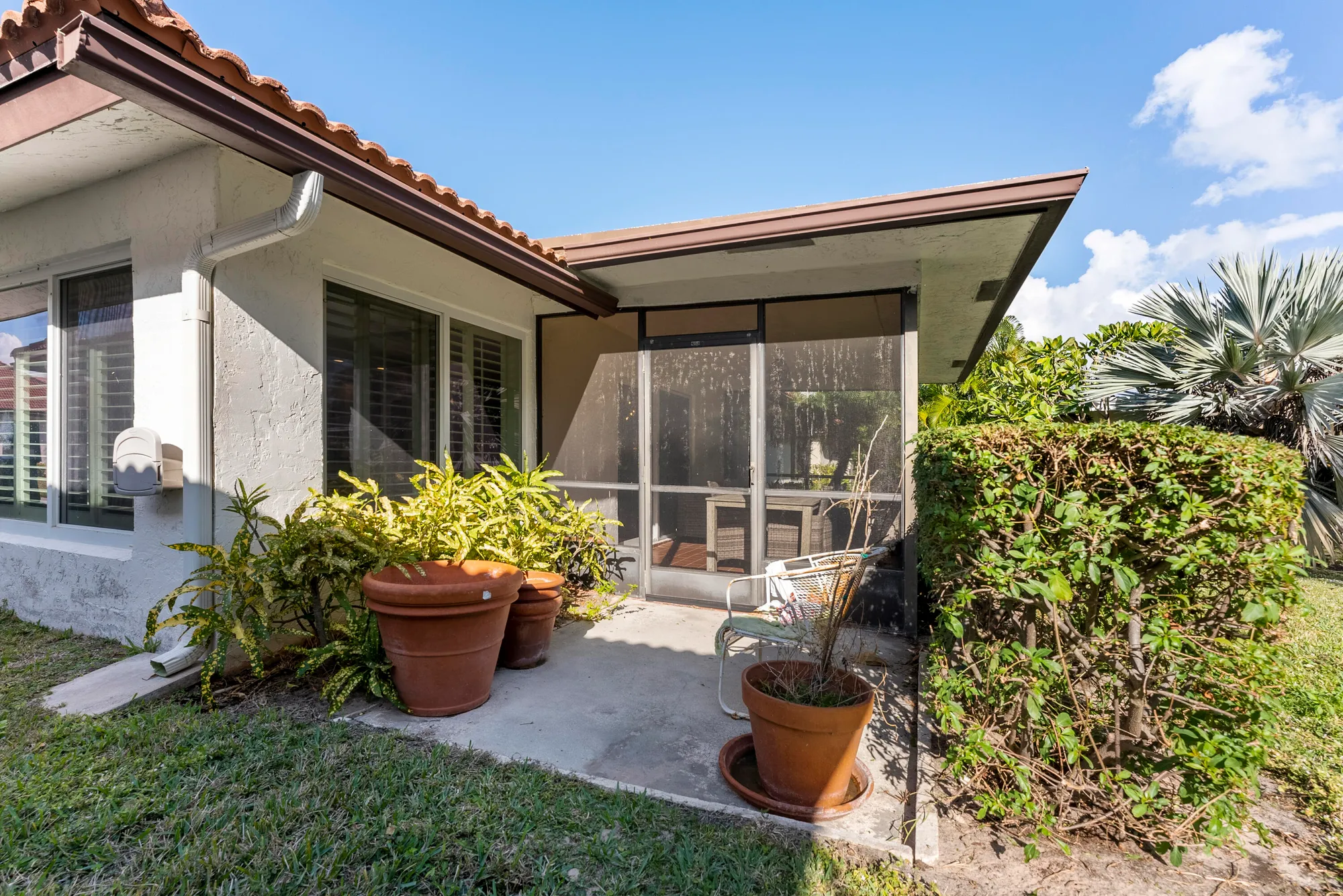 Property Slideshow image 8 of 48 | 334 nw 42nd st, Boca Raton, FL, 33431