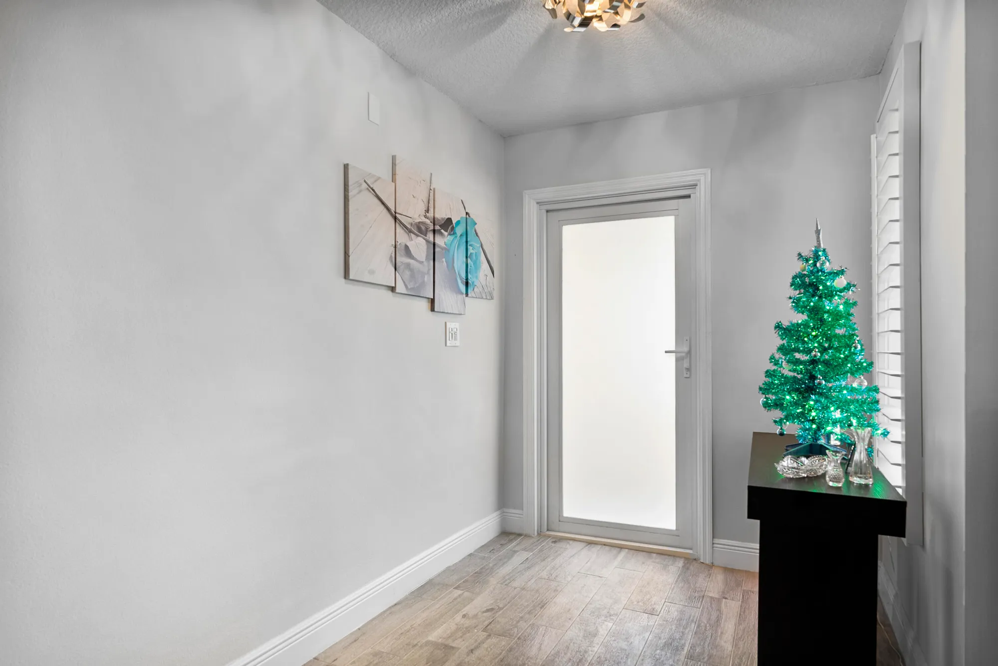 Property Slideshow image 11 of 48 | 334 nw 42nd st, Boca Raton, FL, 33431