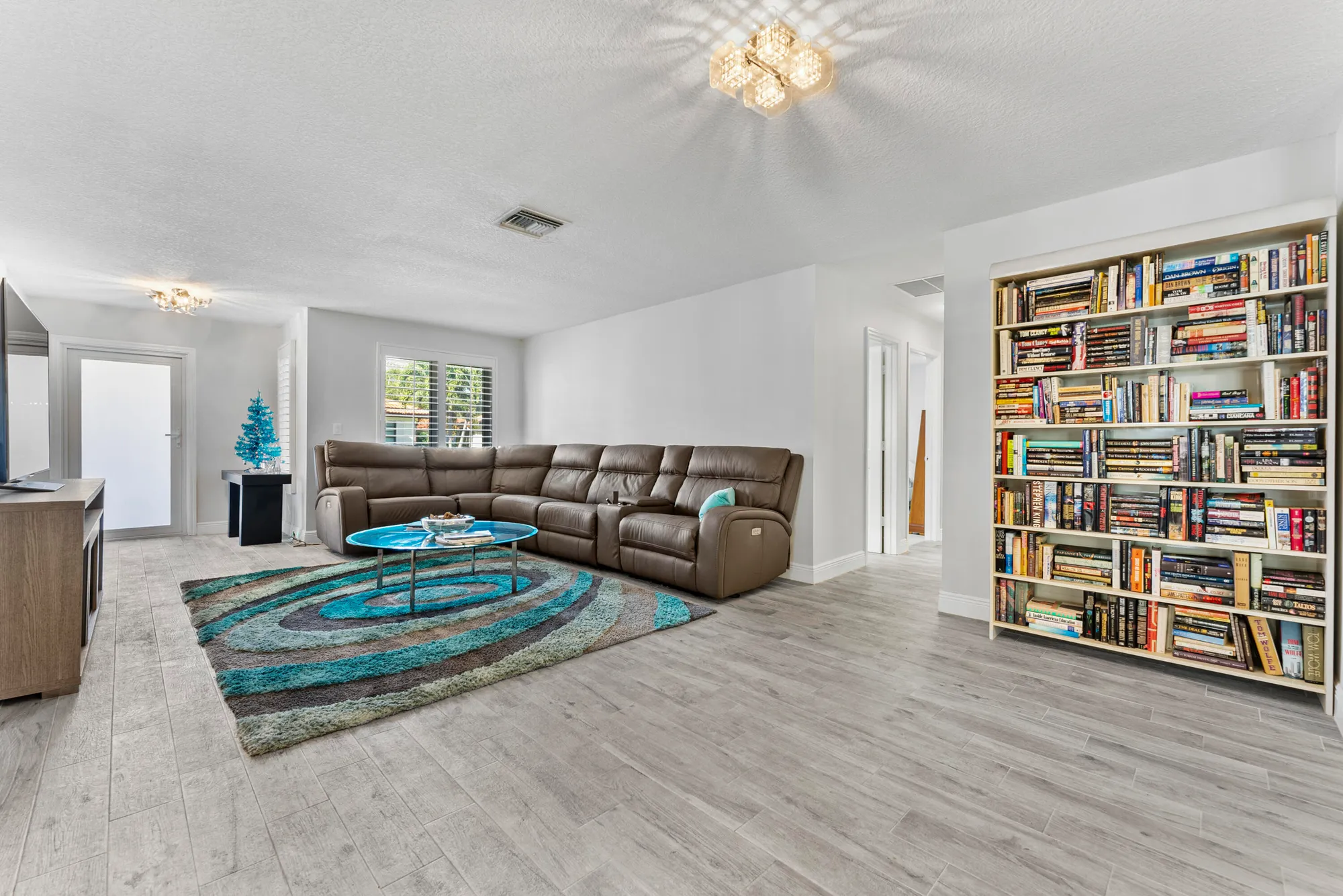 Property Slideshow image 12 of 48 | 334 nw 42nd st, Boca Raton, FL, 33431