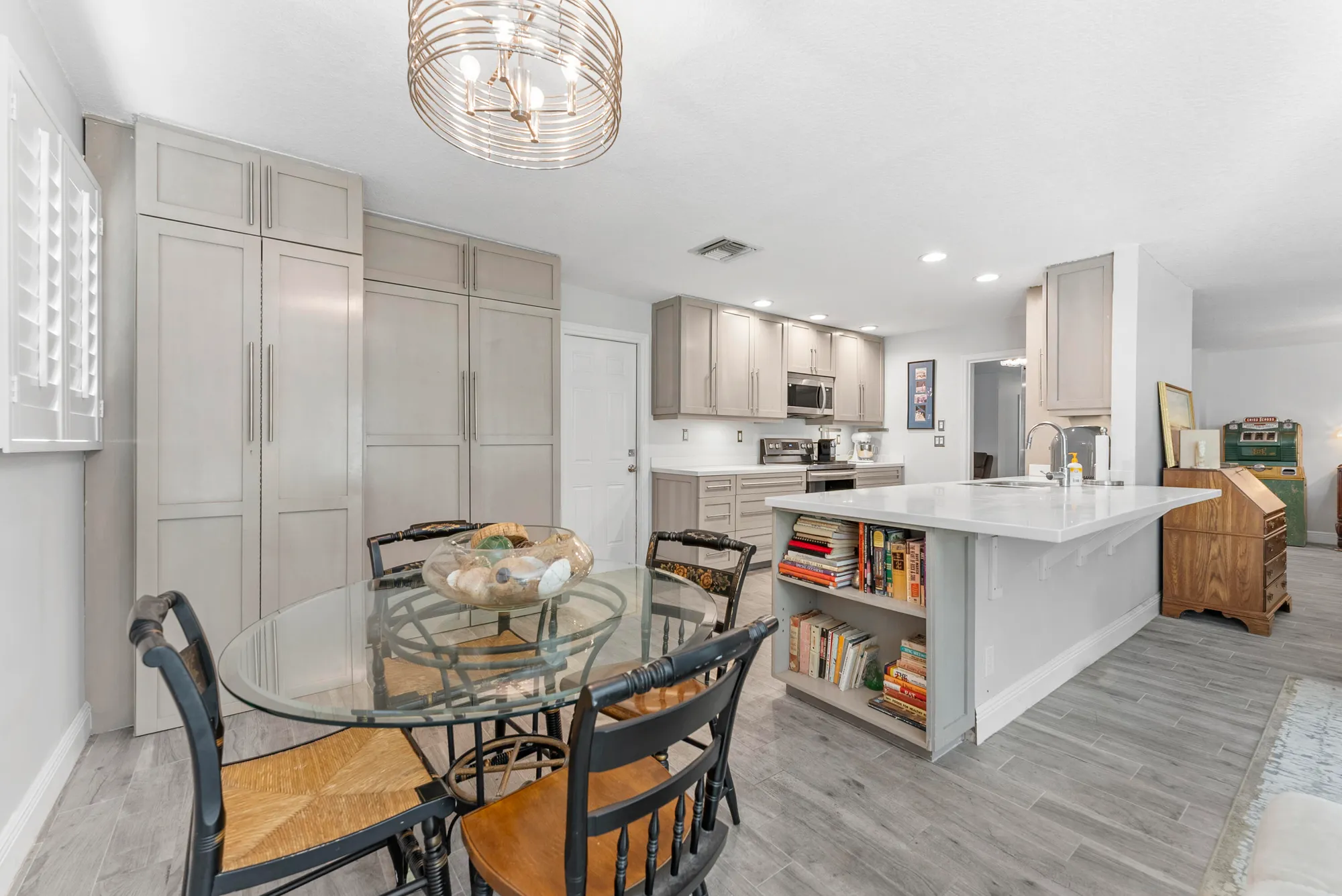 Property Slideshow image 24 of 48 | 334 nw 42nd st, Boca Raton, FL, 33431