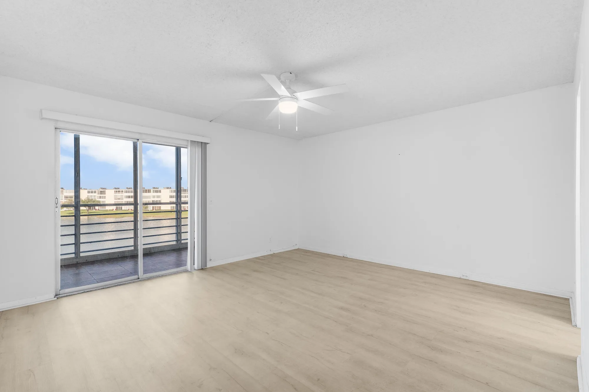 Property Slideshow image 17 of 39 | 3089 cornwall e, Boca Raton, FL, 33434