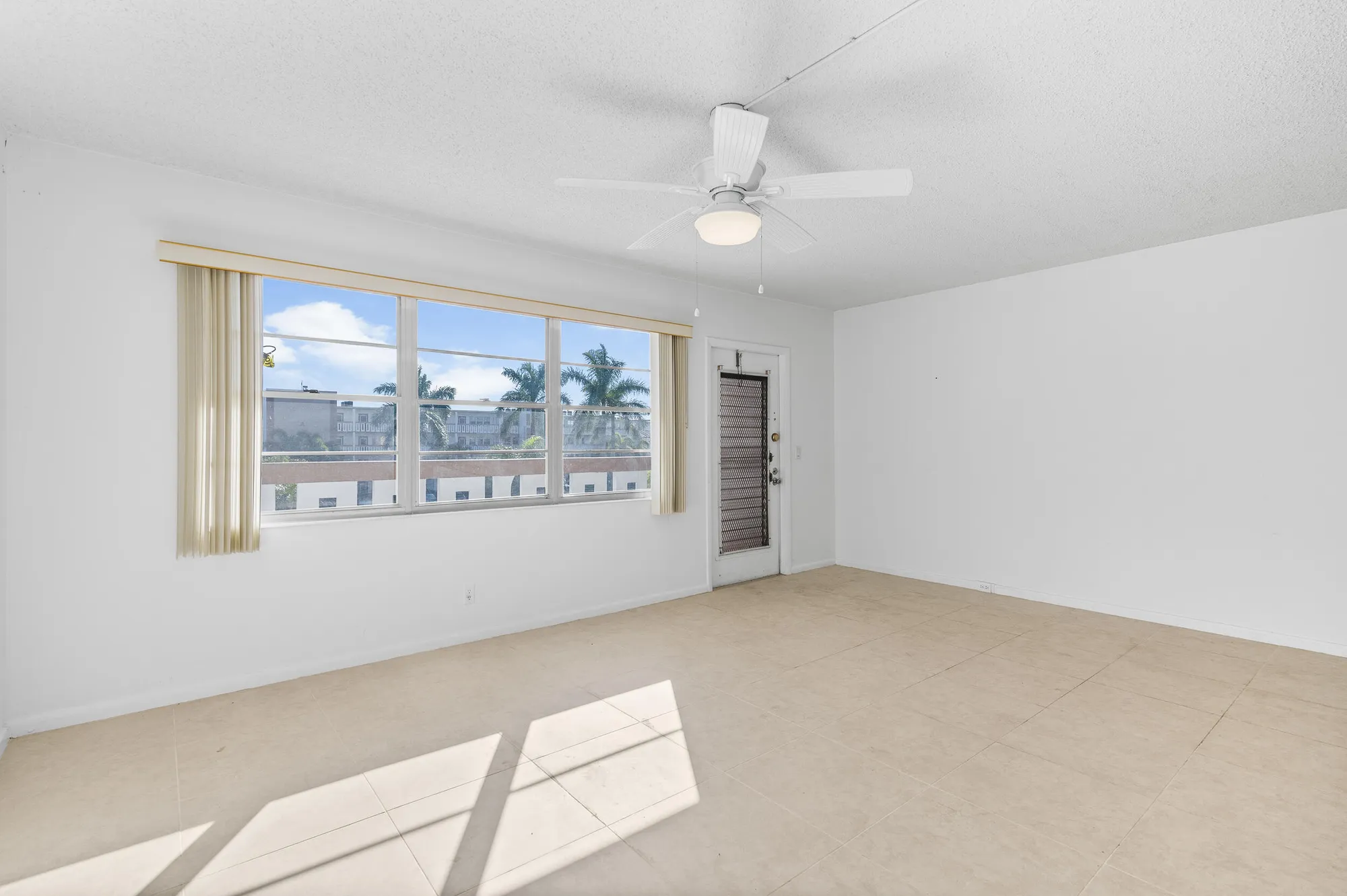 Property Slideshow image 9 of 39 | 3089 cornwall e, Boca Raton, FL, 33434
