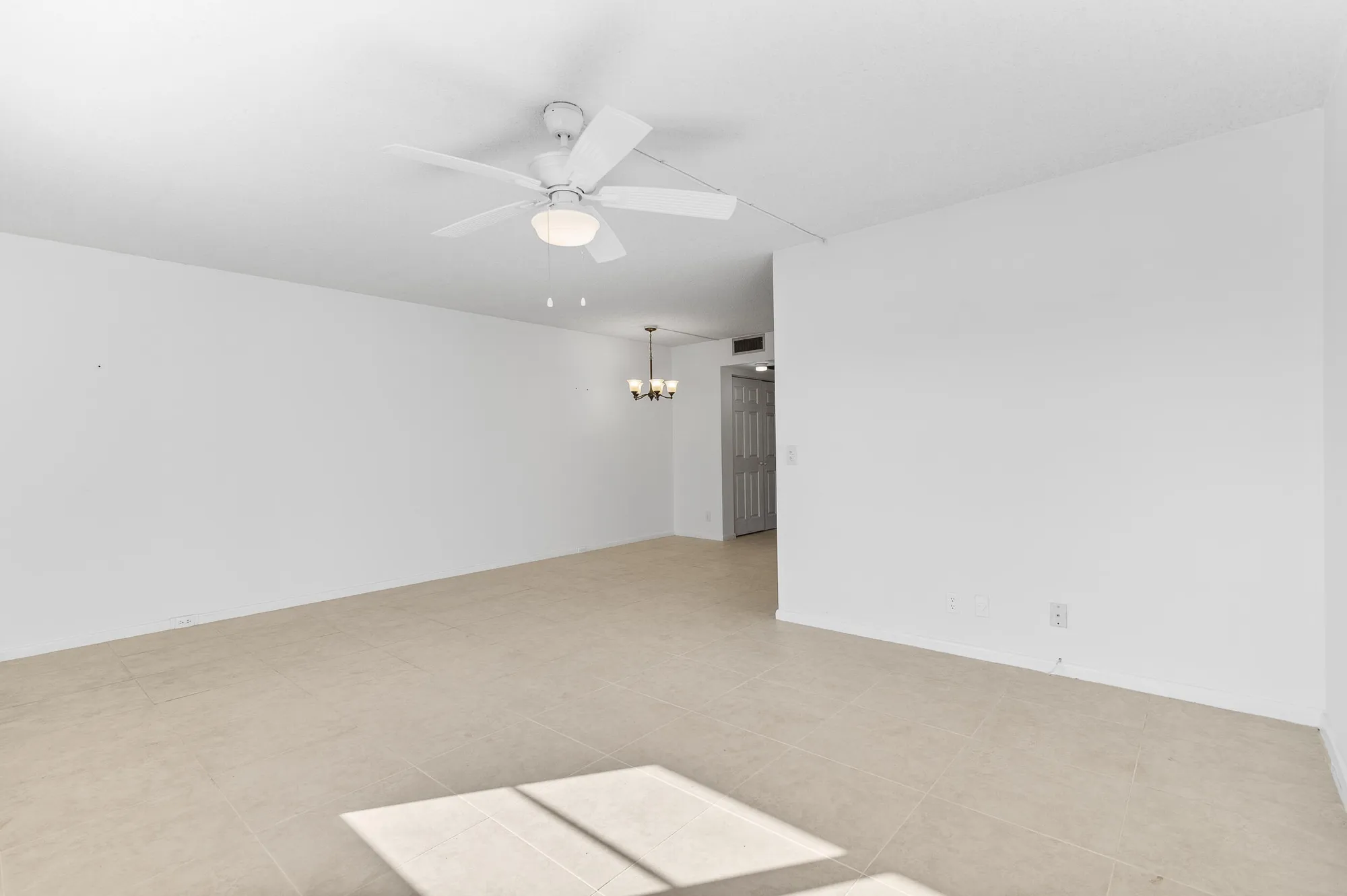 Property Slideshow image 11 of 39 | 3089 cornwall e, Boca Raton, FL, 33434
