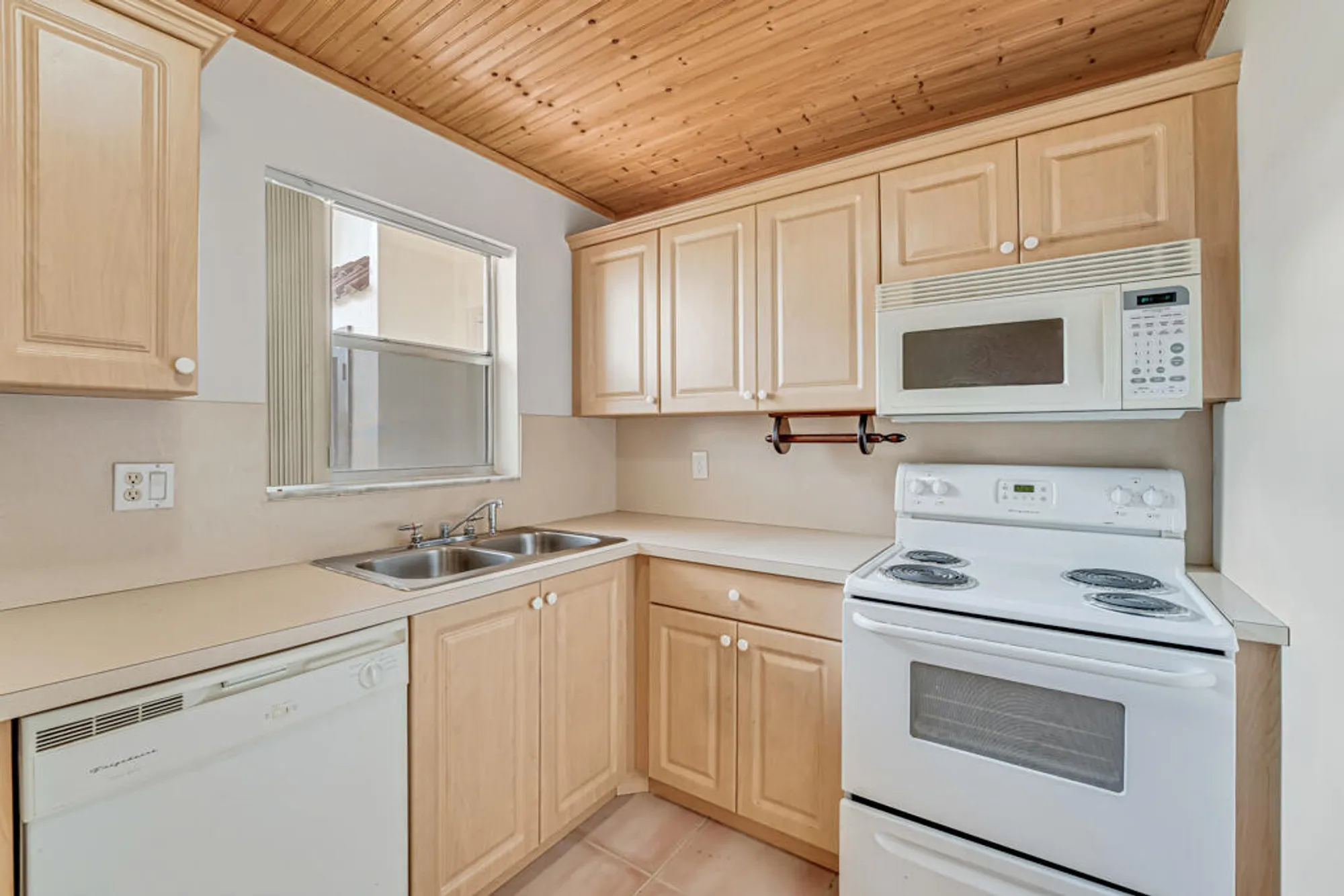 Property Slideshow image 9 of 46 | 199 lake carol dr, West Palm Beach, FL, 33411