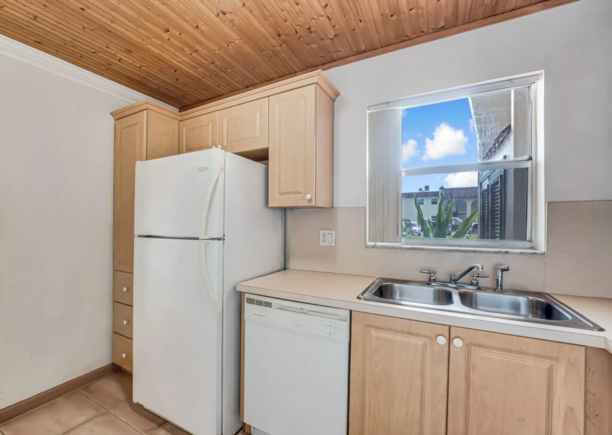 Property Slideshow image 10 of 46 | 199 lake carol dr, West Palm Beach, FL, 33411