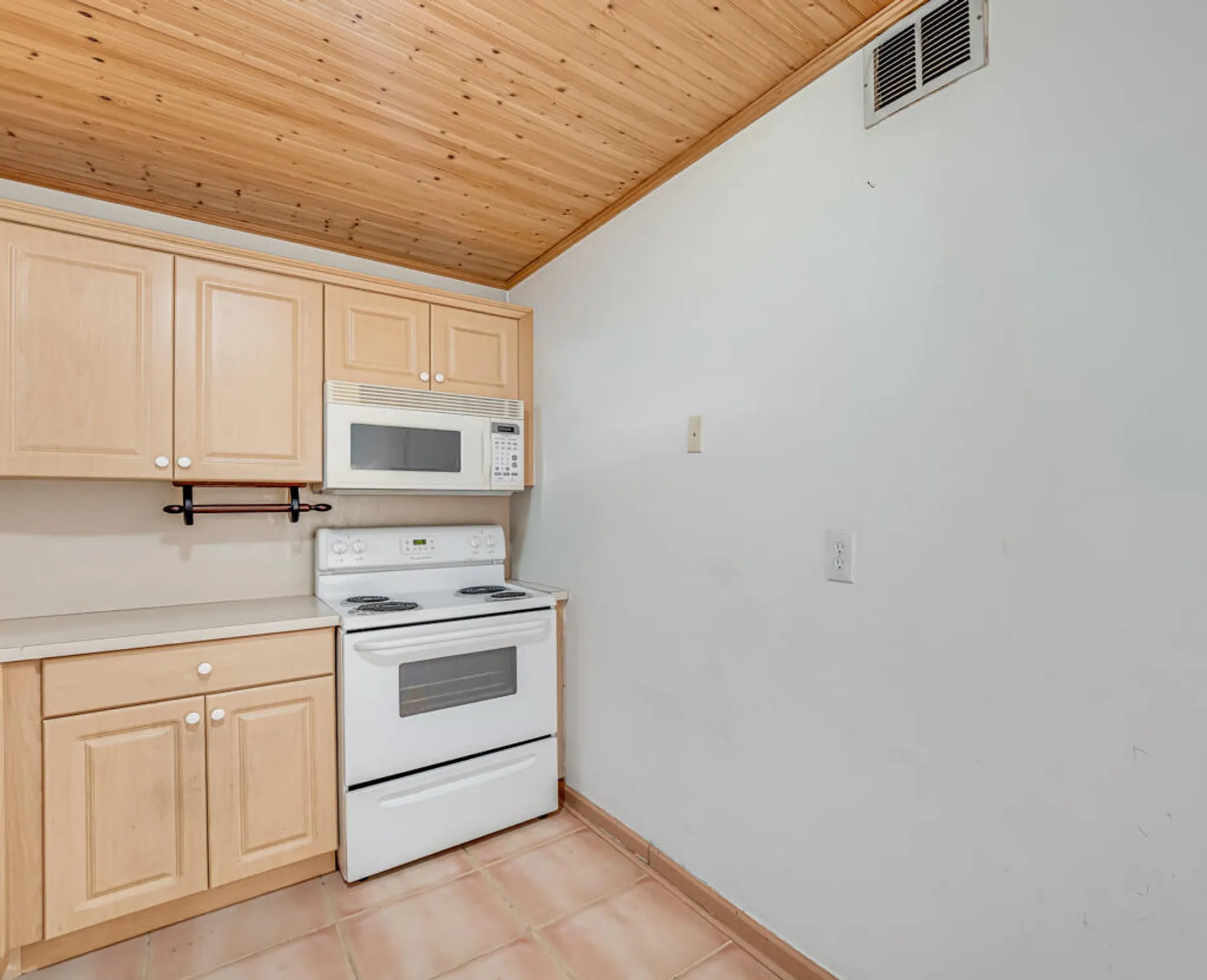 Property Slideshow image 12 of 46 | 199 lake carol dr, West Palm Beach, FL, 33411