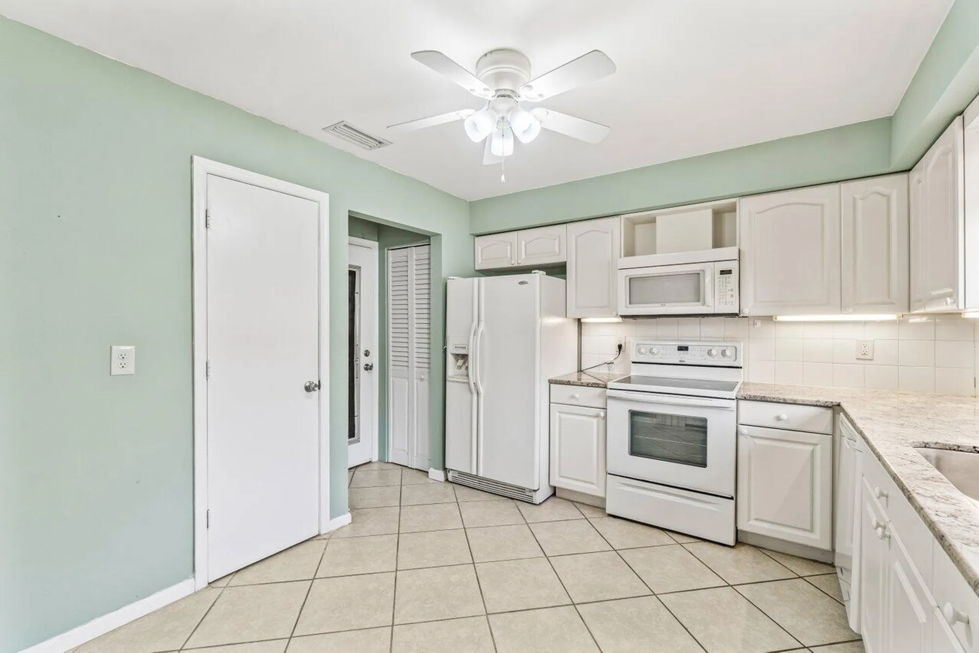Property Slideshow image 11 of 35 | 4888 equestrian cir b, Boynton Beach, FL, 33436