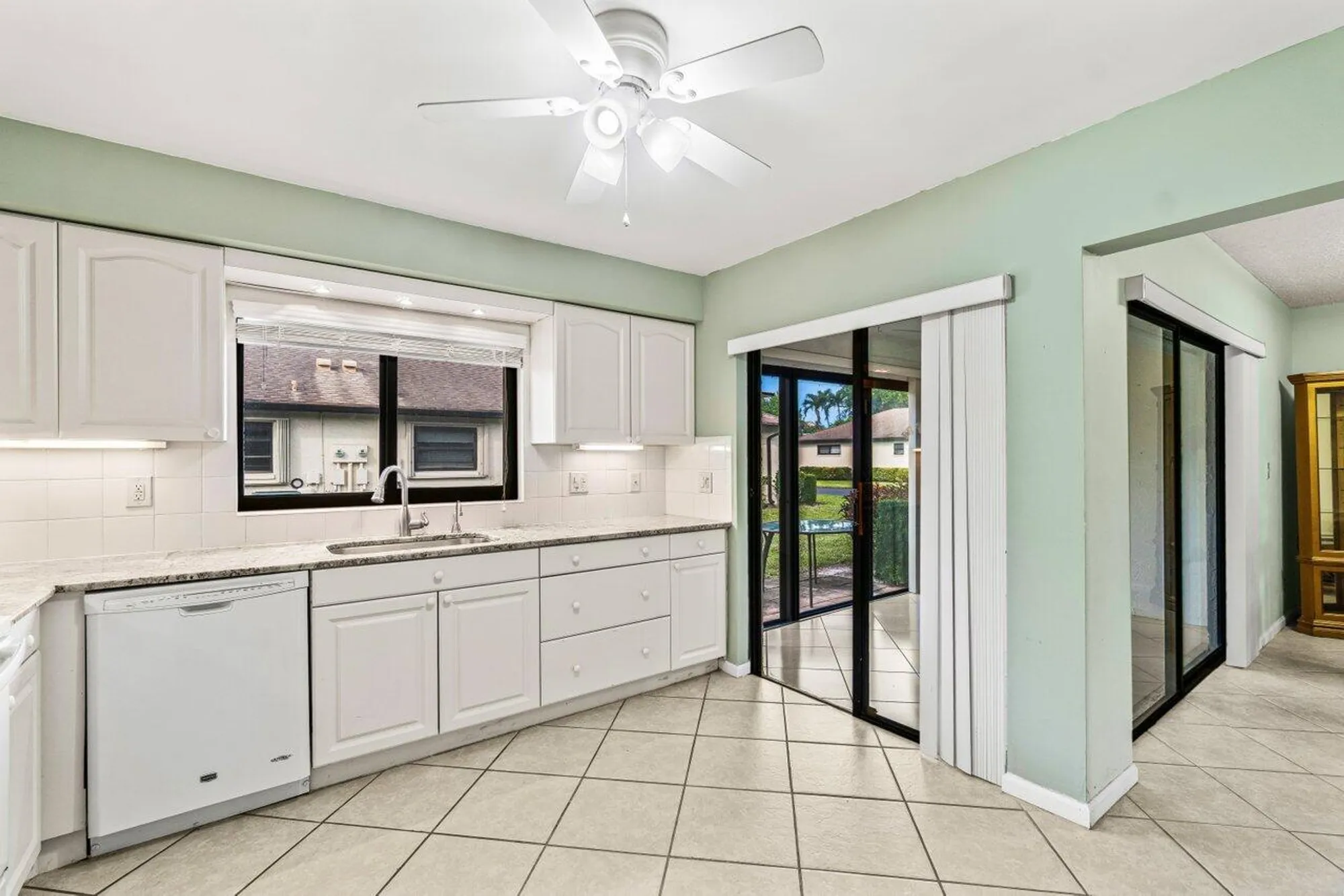 Property Slideshow image 10 of 35 | 4888 equestrian cir b, Boynton Beach, FL, 33436