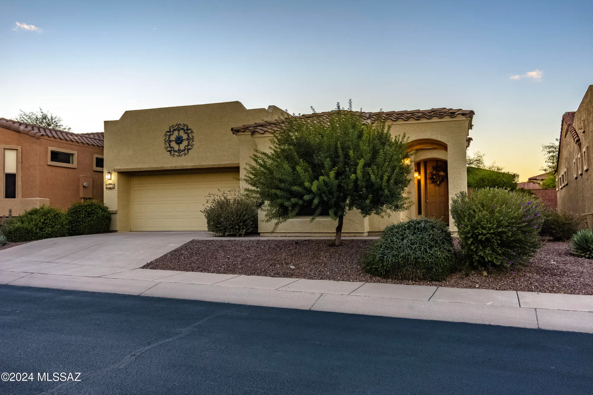Property Slideshow image 2 of 45 | 716 w shadow wood st, Green Valley, AZ, 85614
