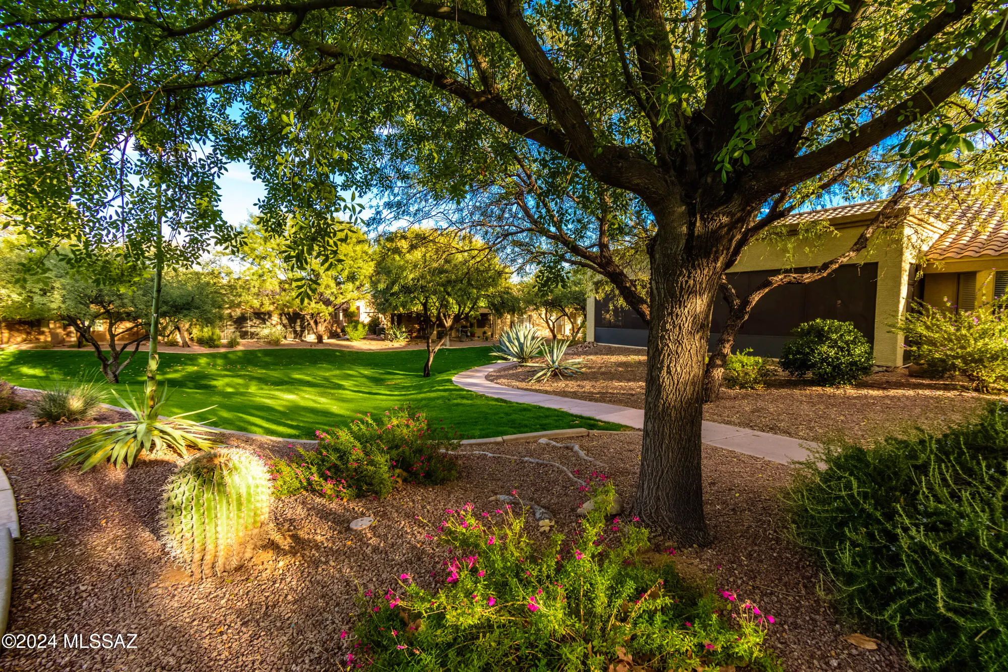 Property Slideshow image 4 of 45 | 716 w shadow wood st, Green Valley, AZ, 85614