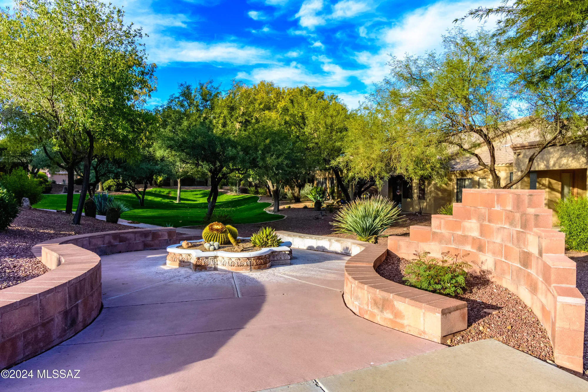 Property Slideshow image 5 of 45 | 716 w shadow wood st, Green Valley, AZ, 85614