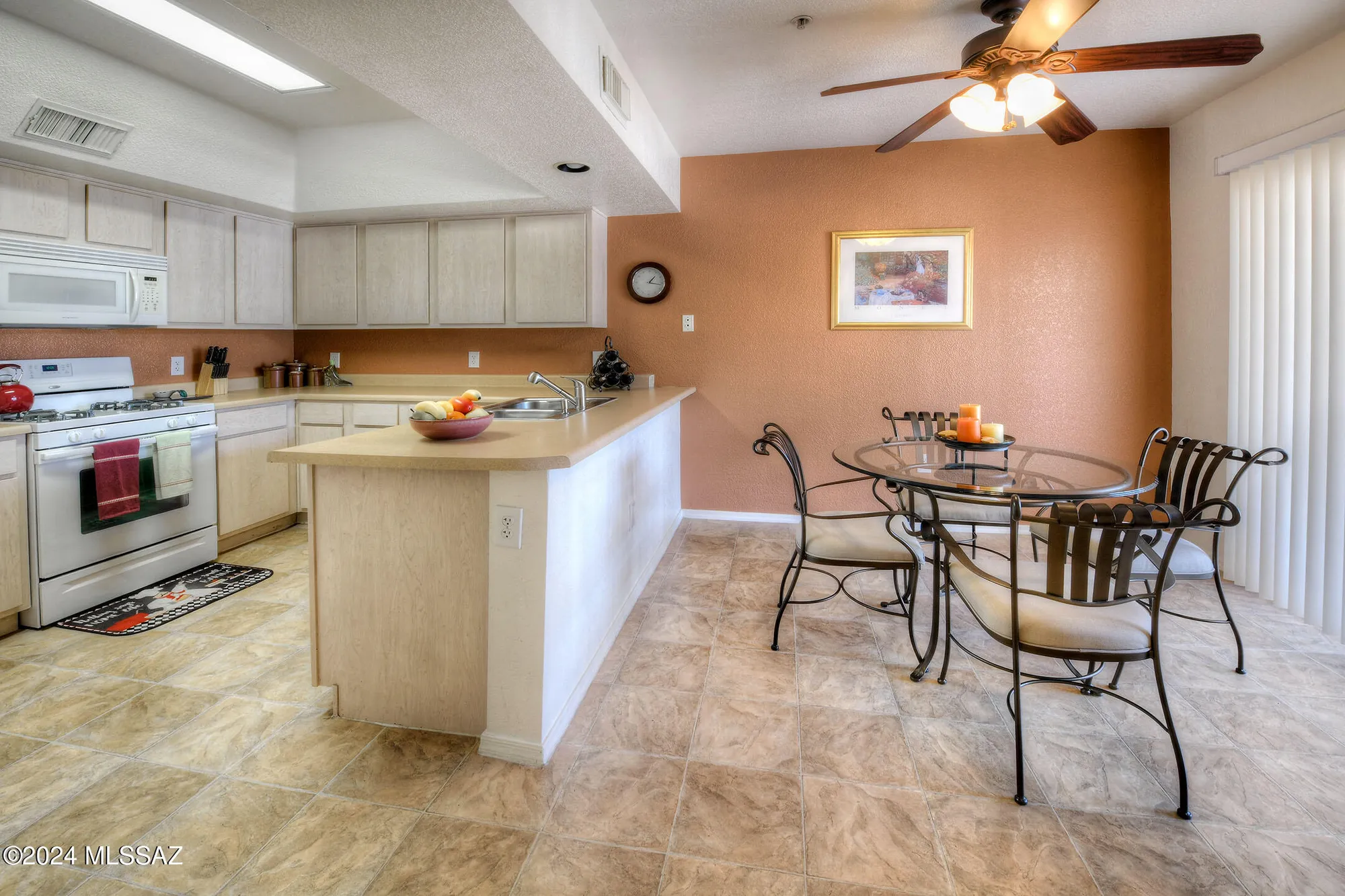 Property Slideshow image 7 of 15 | 1598 n paseo la tinaja, Green Valley, AZ, 85614