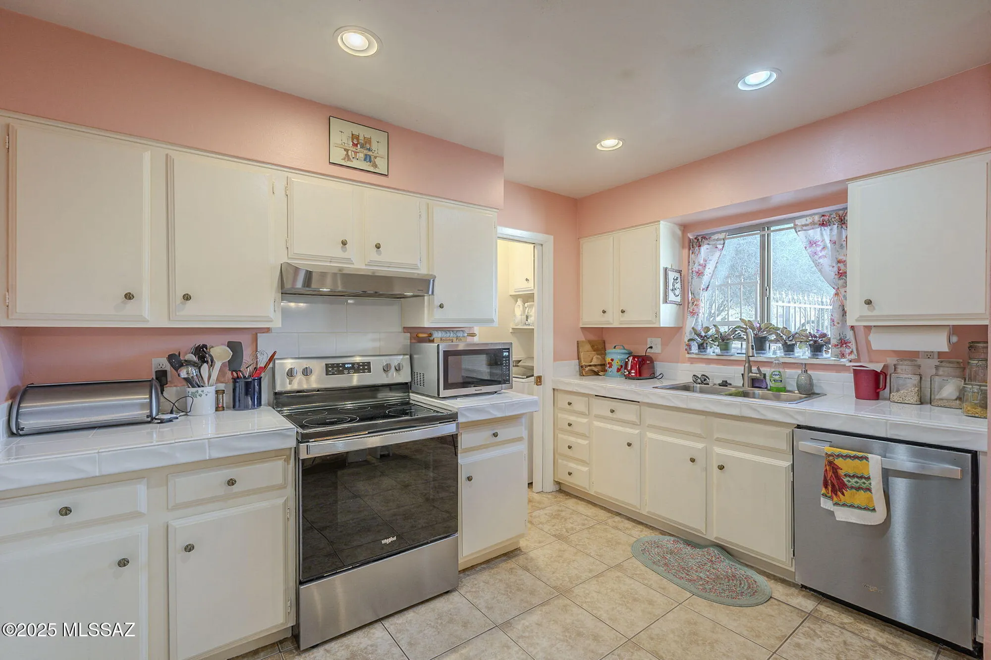 Property Slideshow image 16 of 49 | 434 s abrego dr, Green Valley, AZ, 85614