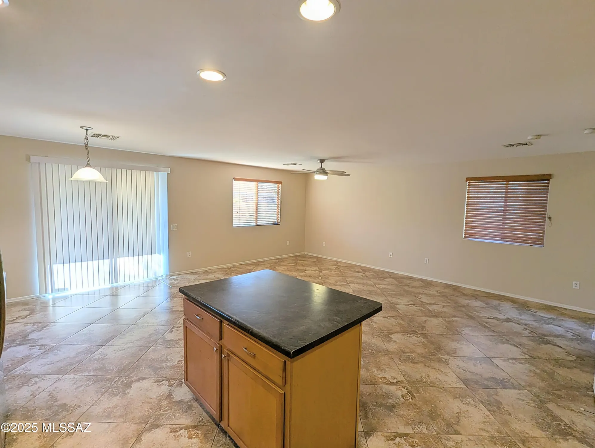 Property Slideshow image 14 of 40 | 14384 s camino vallado, Sahuarita, AZ, 85629