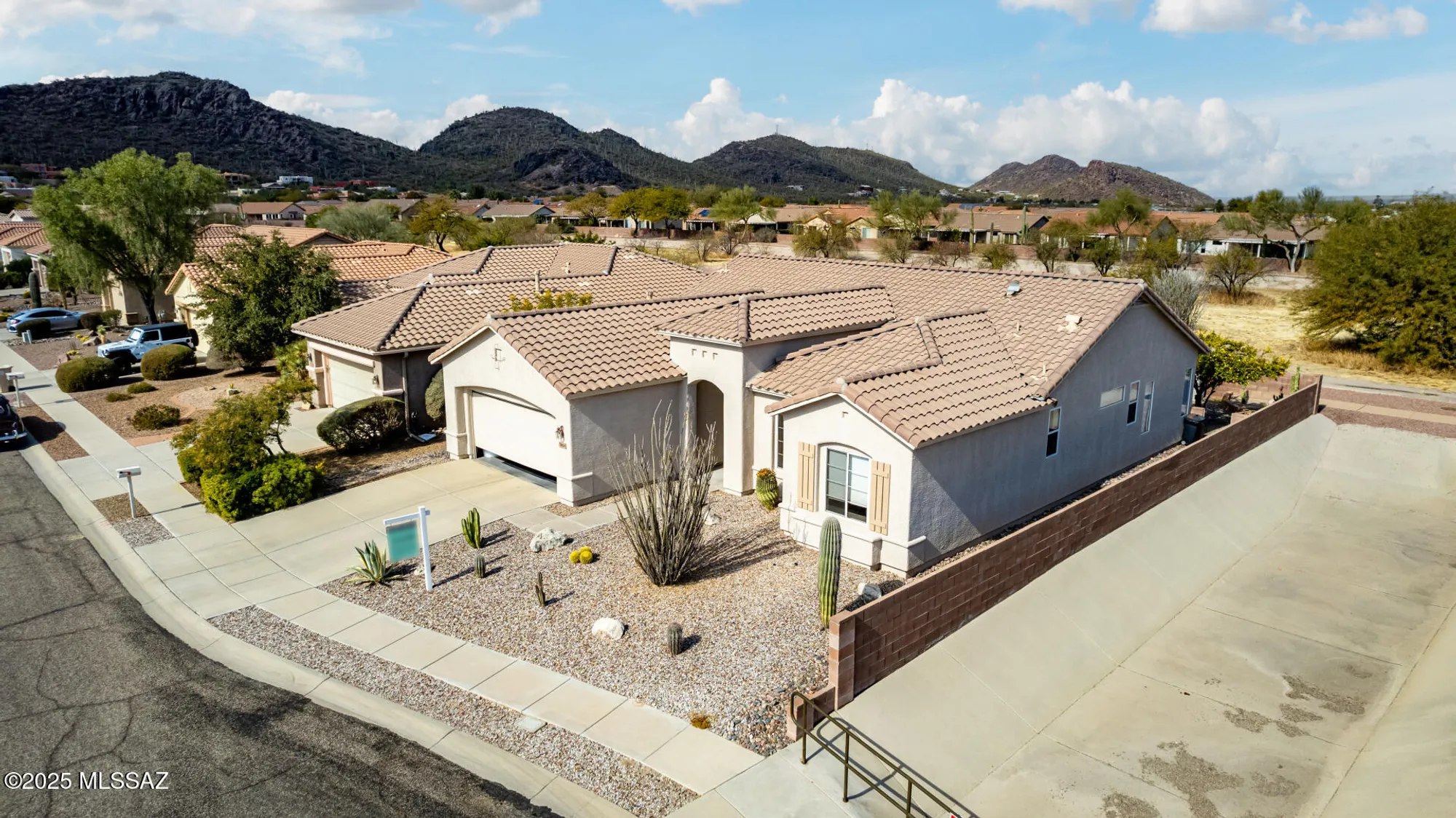 Property Slideshow image 31 of 41 | 7904 w wandering spring way, Tucson, AZ, 85743