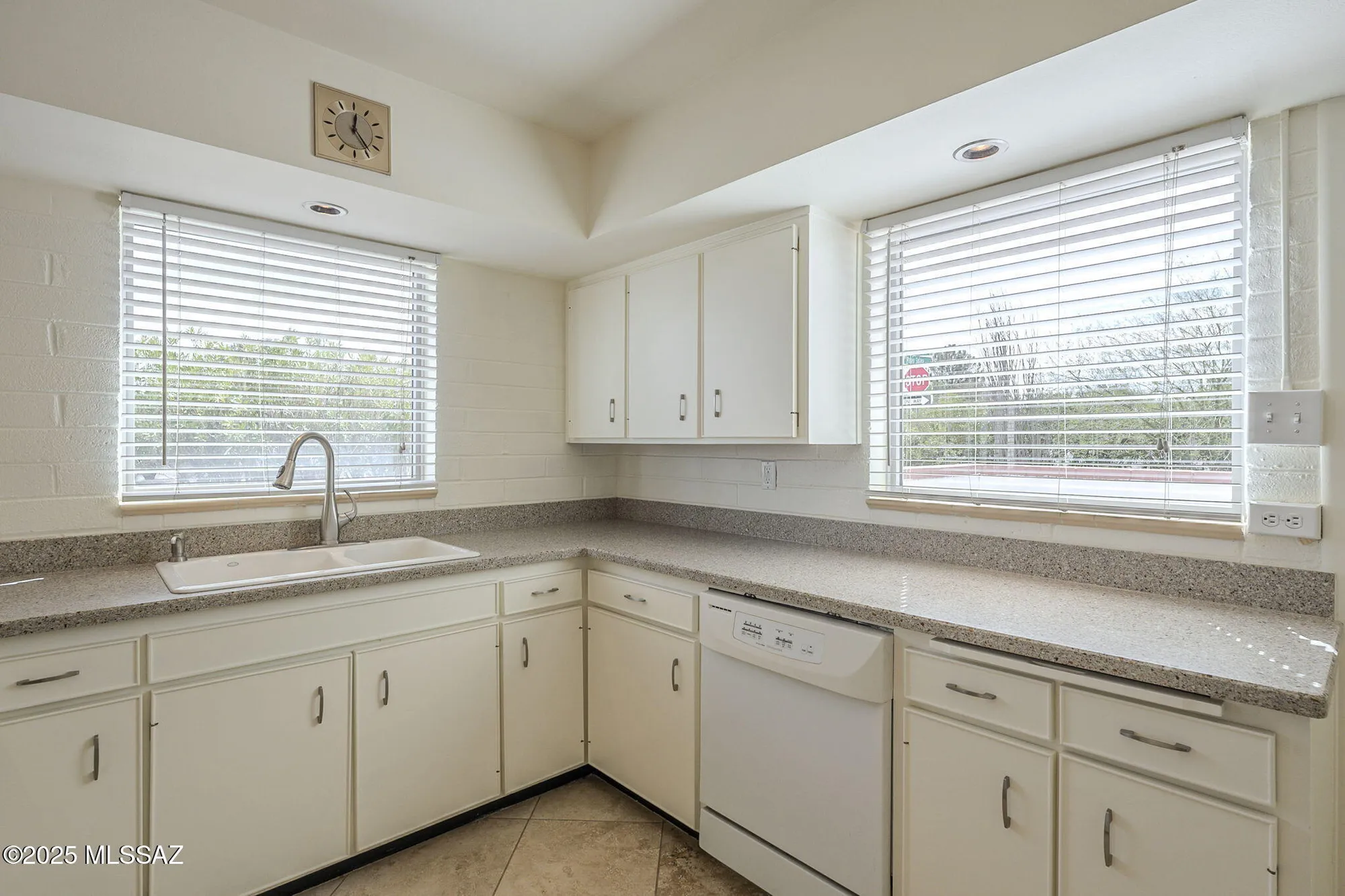 Property Slideshow image 11 of 47 | 568 w paseo solana, Green Valley, AZ, 85614