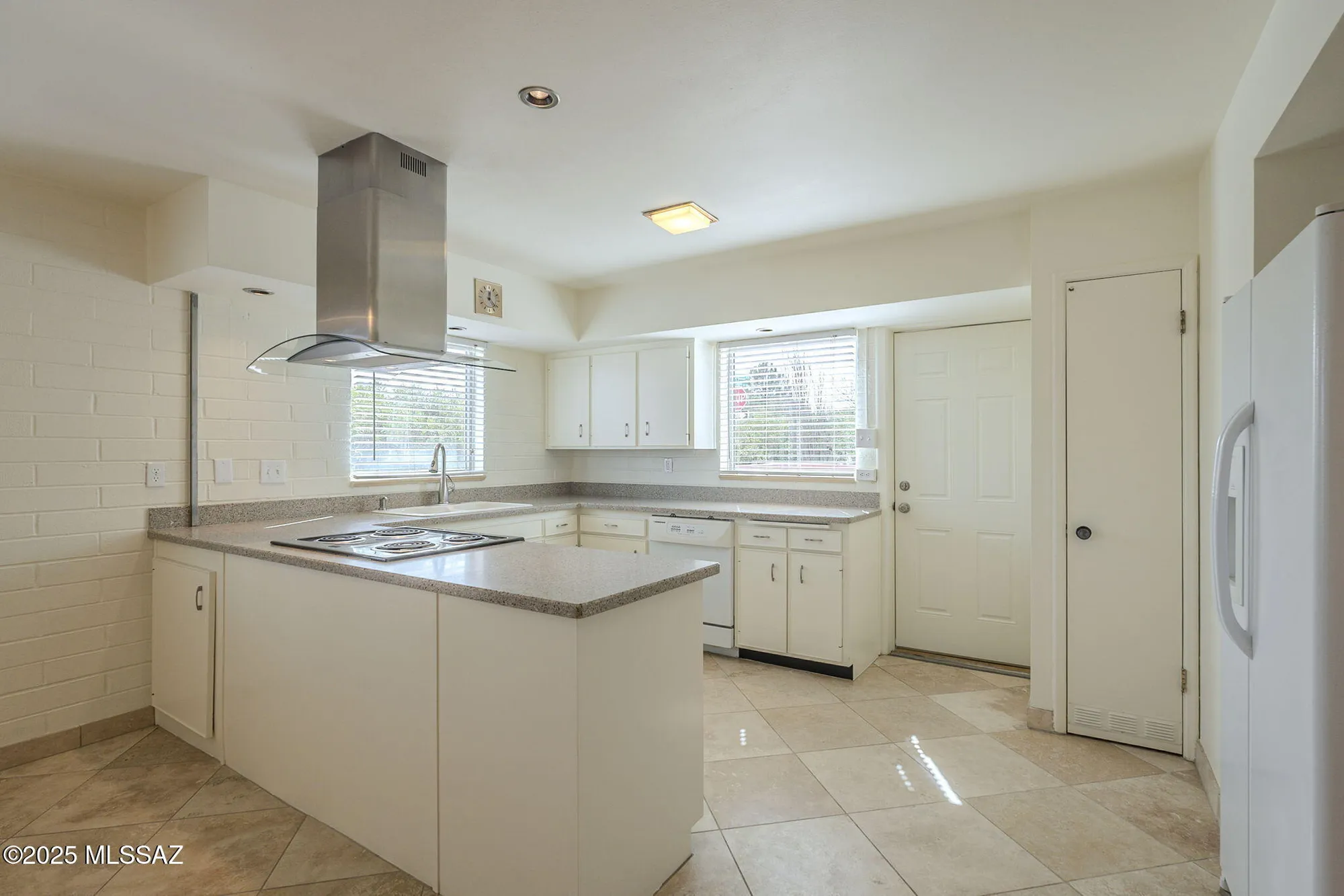 Property Slideshow image 8 of 47 | 568 w paseo solana, Green Valley, AZ, 85614