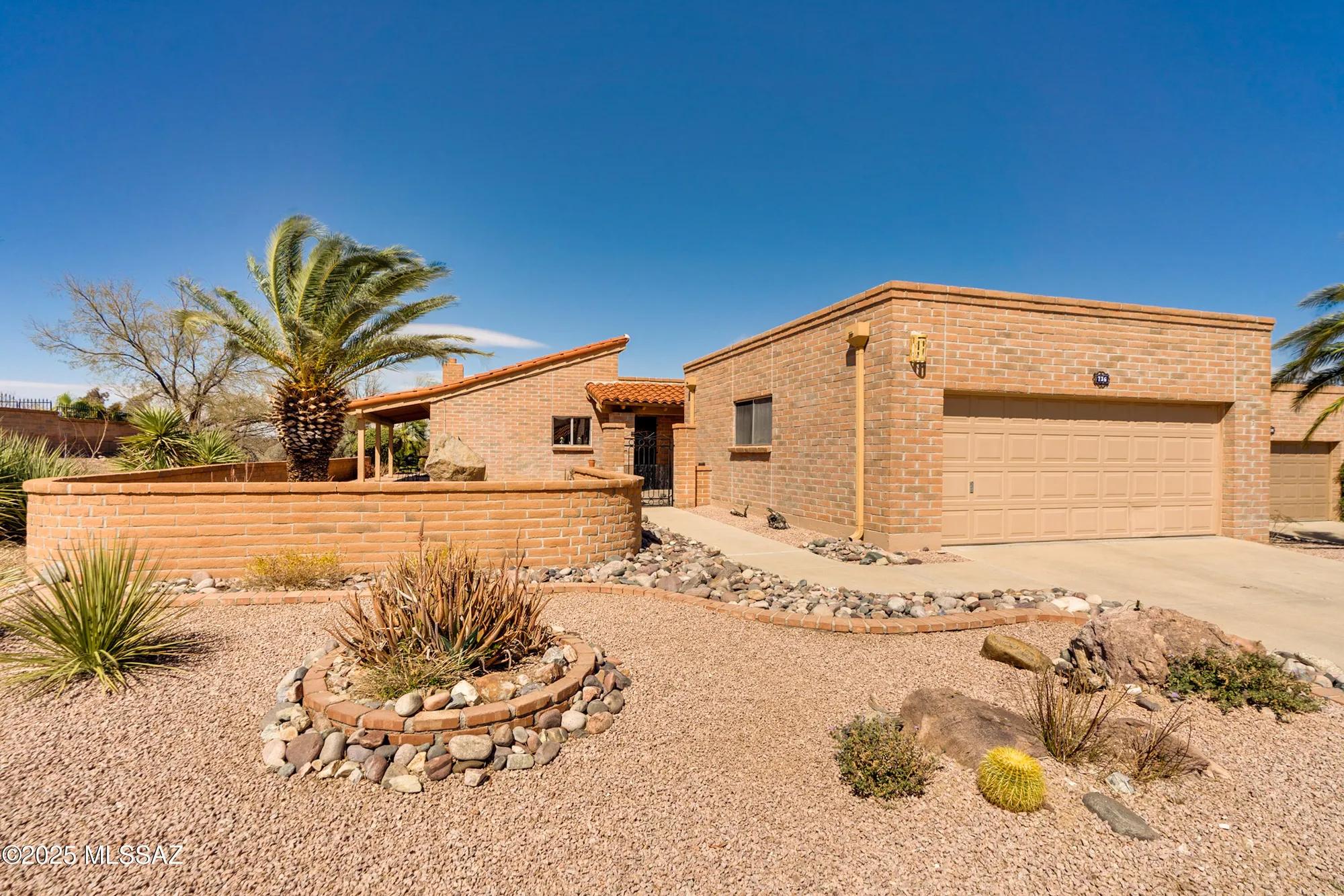 Property Slideshow image 4 of 50 | 736 w desert hills dr, Green Valley, AZ, 85622