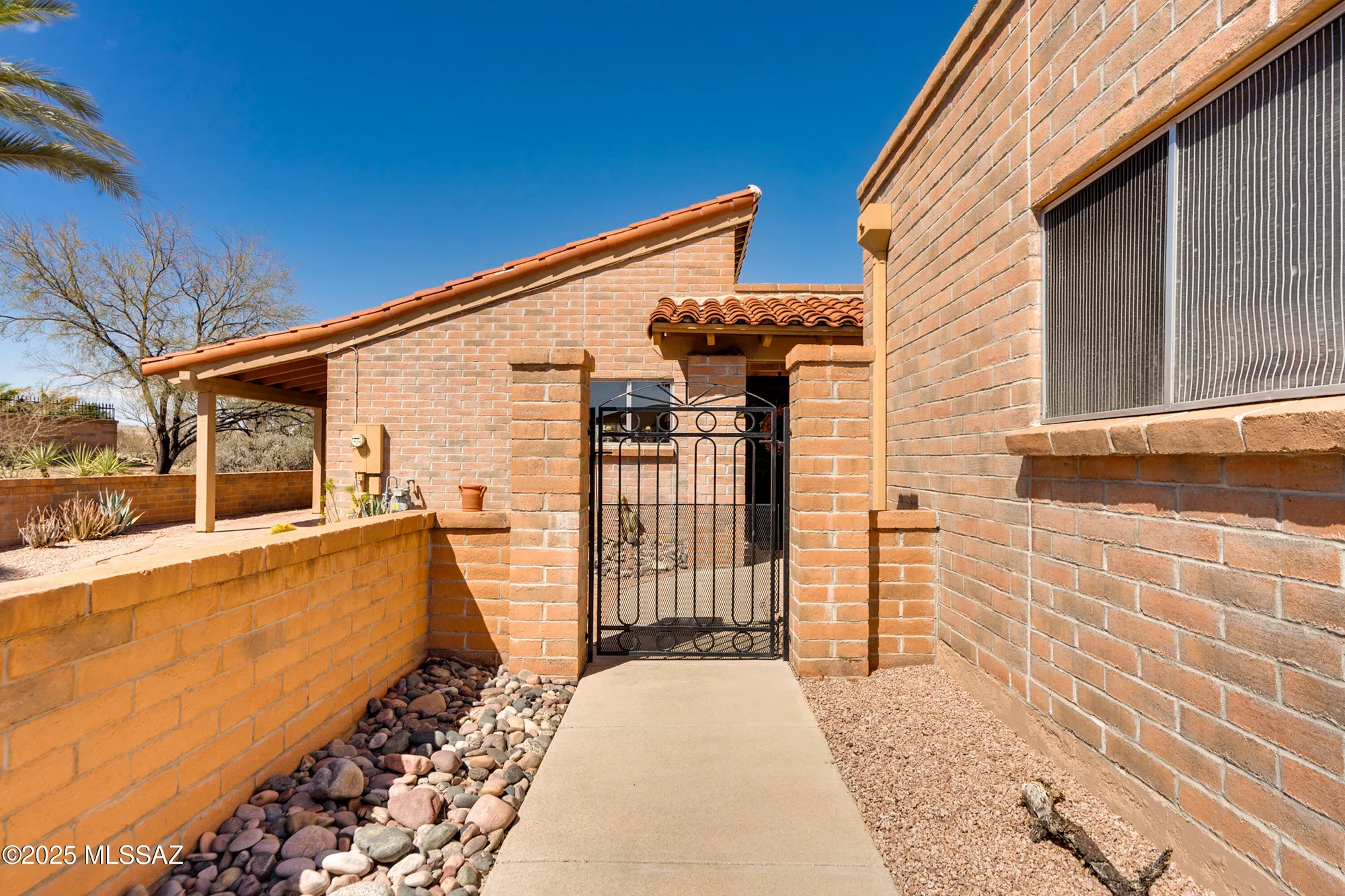 Property Slideshow image 6 of 50 | 736 w desert hills dr, Green Valley, AZ, 85622