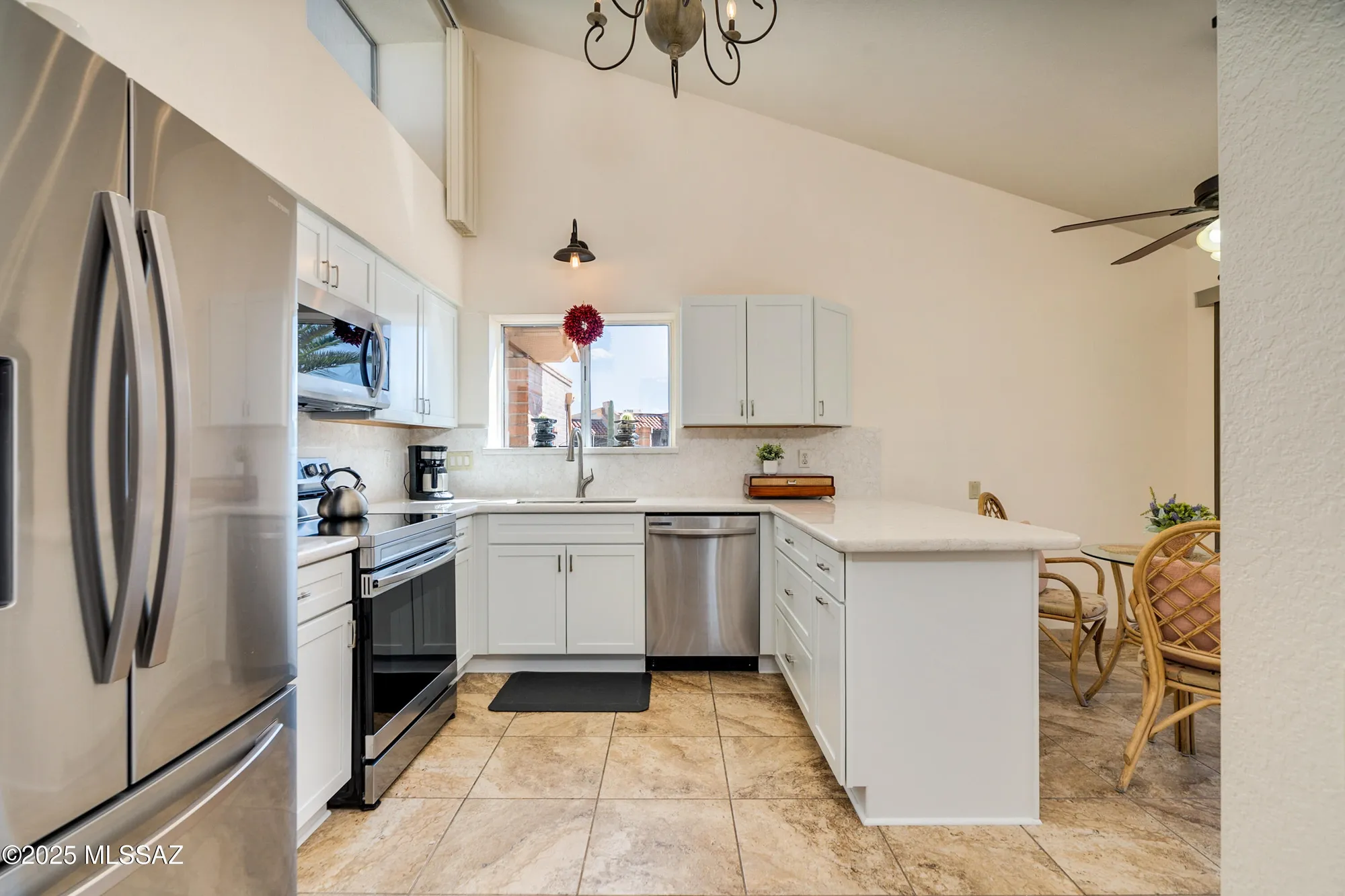 Property Slideshow image 19 of 50 | 736 w desert hills dr, Green Valley, AZ, 85622