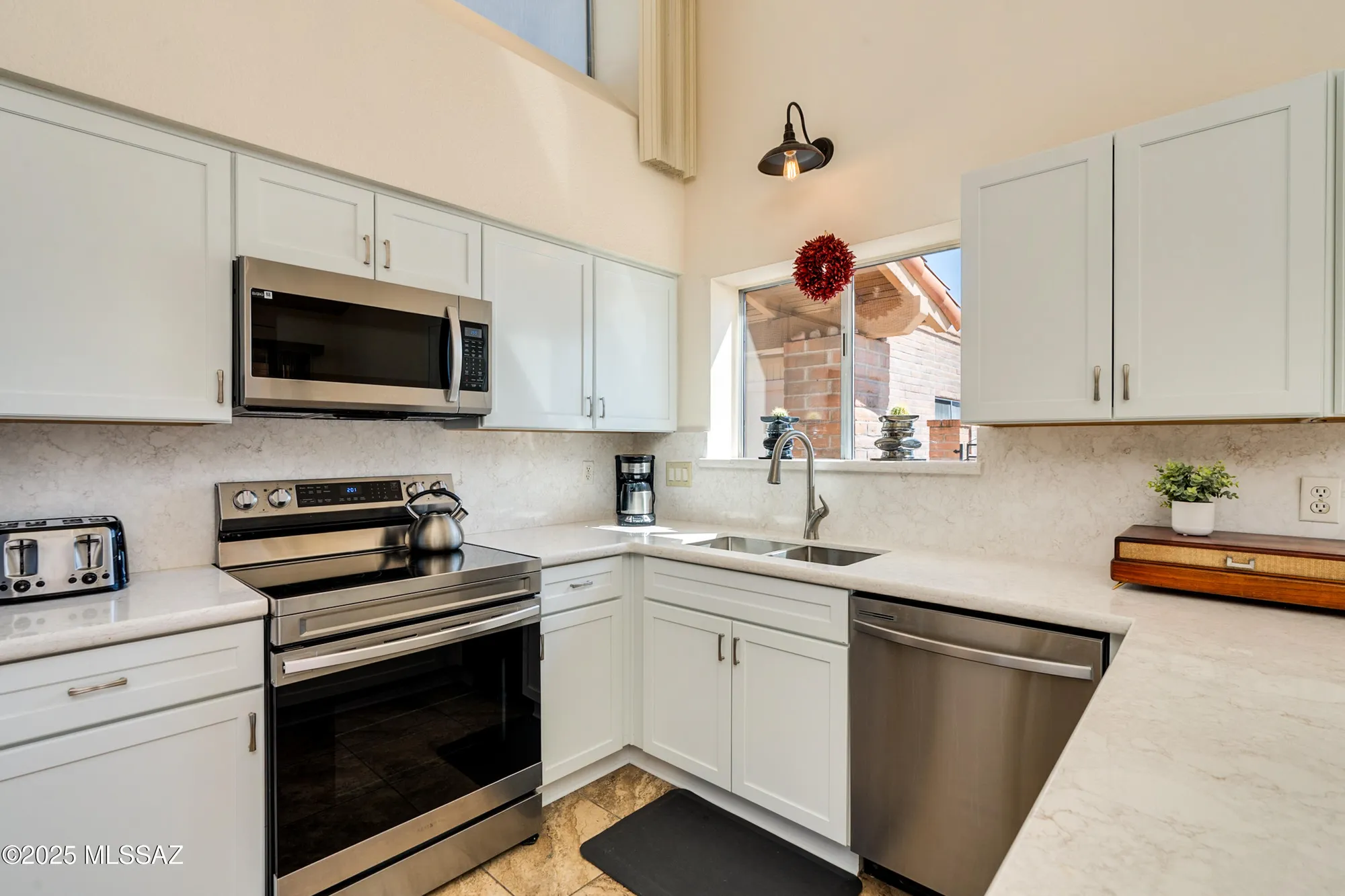 Property Slideshow image 25 of 50 | 736 w desert hills dr, Green Valley, AZ, 85622